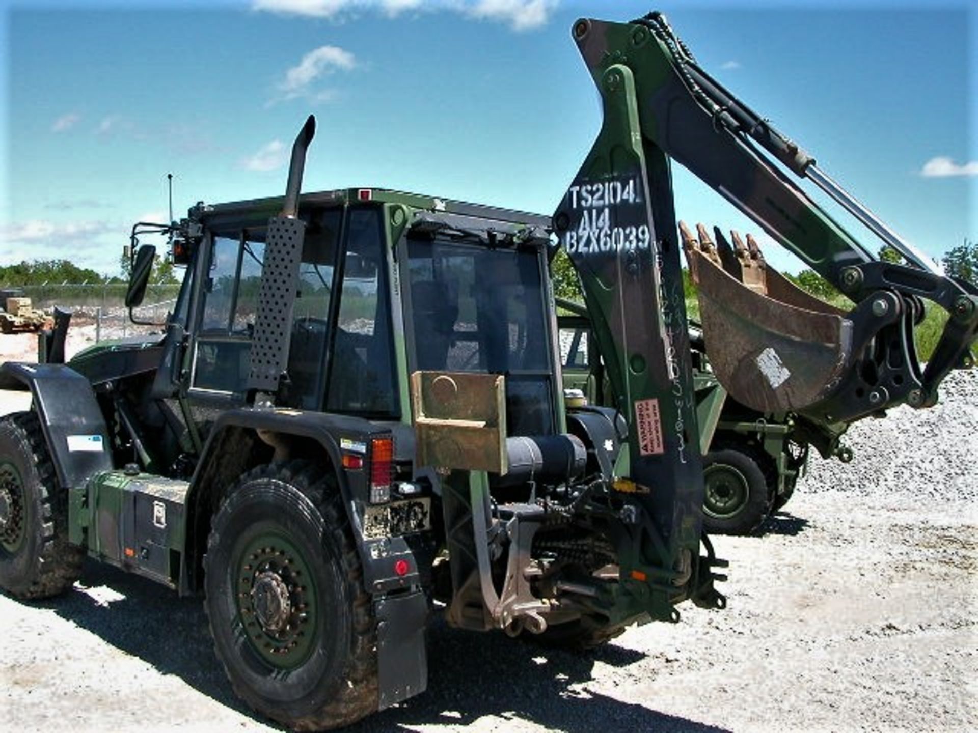 IHMEE - Military High Mobility Engineering Vehicle/Excavator - (3124 Miles) - Excellent Condition! - Image 8 of 16