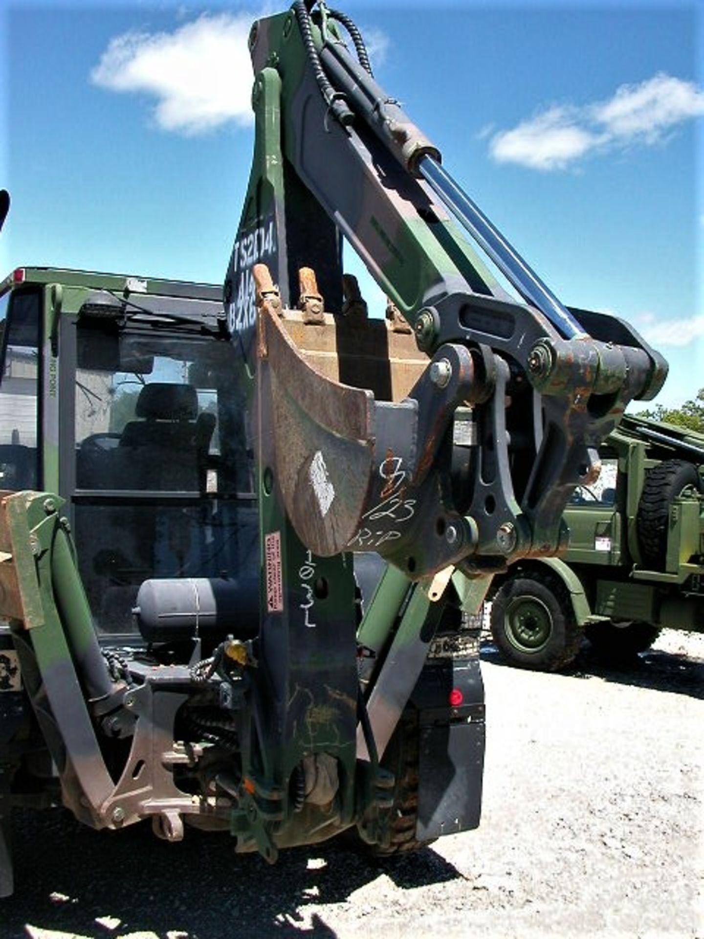 IHMEE - Military High Mobility Engineering Vehicle/Excavator - (3124 Miles) - Excellent Condition! - Image 5 of 16