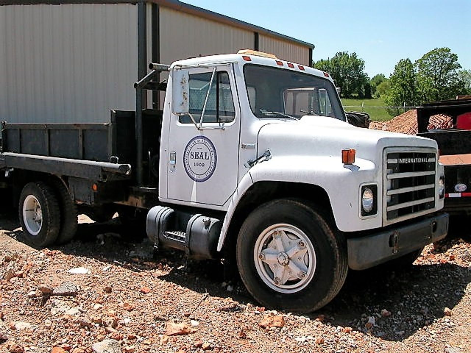 1981 Int'l Diesel Dump Truck - (40,578) Miles - Runs Good - Lg. Winch - Metal Dump Bed - Good Tires