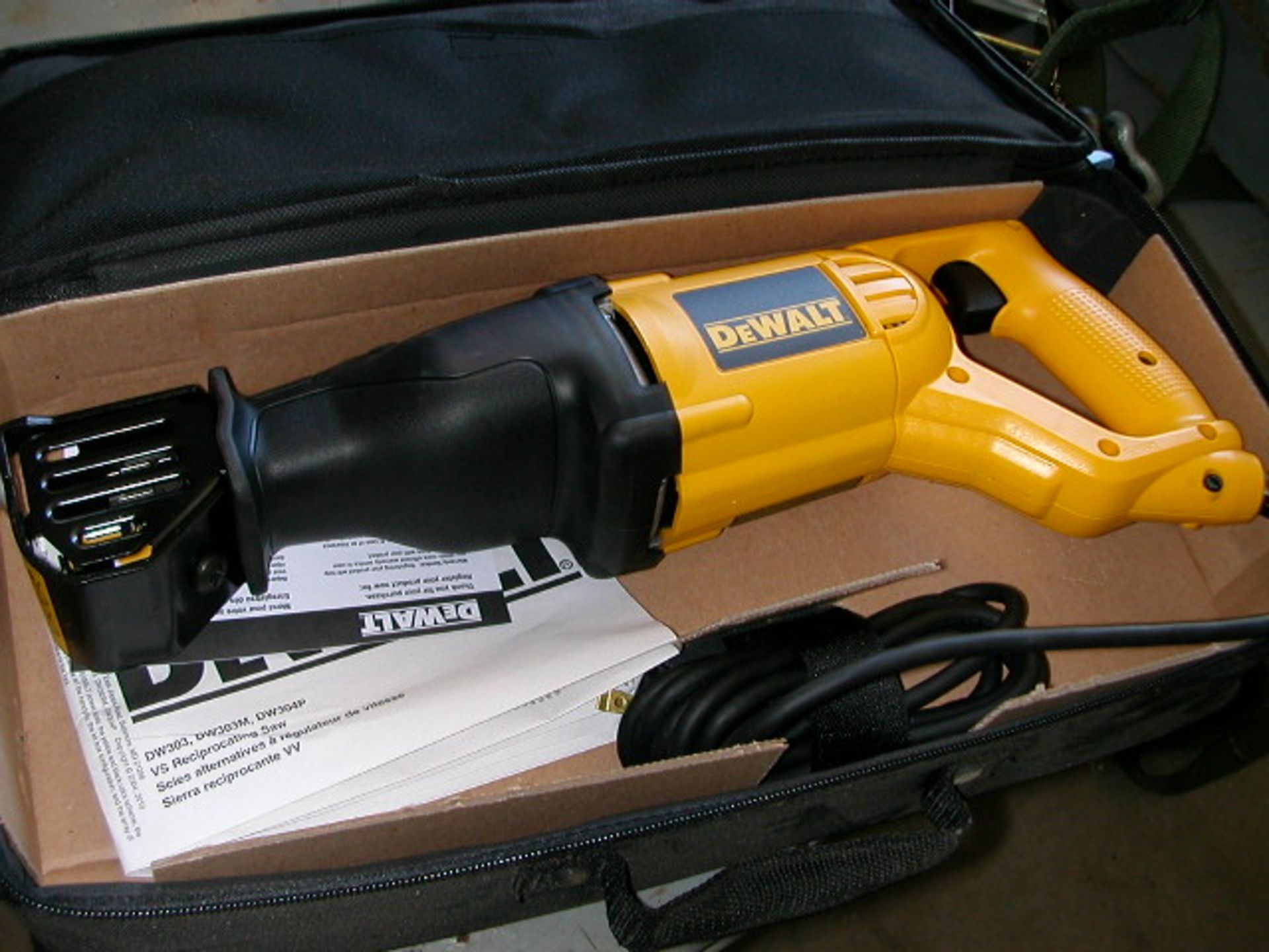NEW - Electric Dewalt Reciprocating Saw in Nylon Bag (Bag is Smudged on Outside)