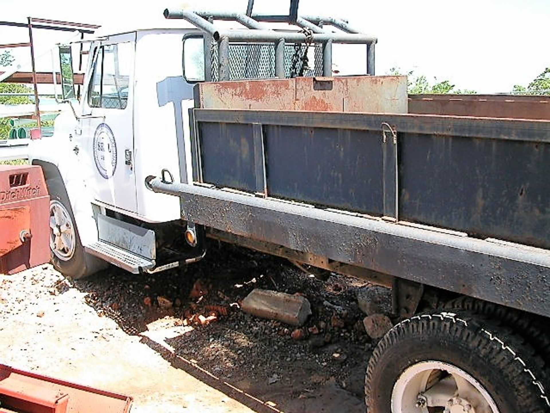 1981 Int'l Diesel Dump Truck - (40,578) Miles - Runs Good - Lg. Winch - Metal Dump Bed - Good Tires - Image 2 of 10