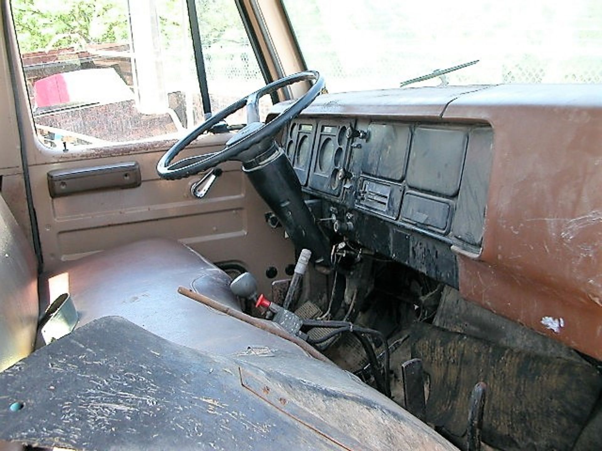 1981 Int'l Diesel Dump Truck - (40,578) Miles - Runs Good - Lg. Winch - Metal Dump Bed - Good Tires - Image 7 of 10