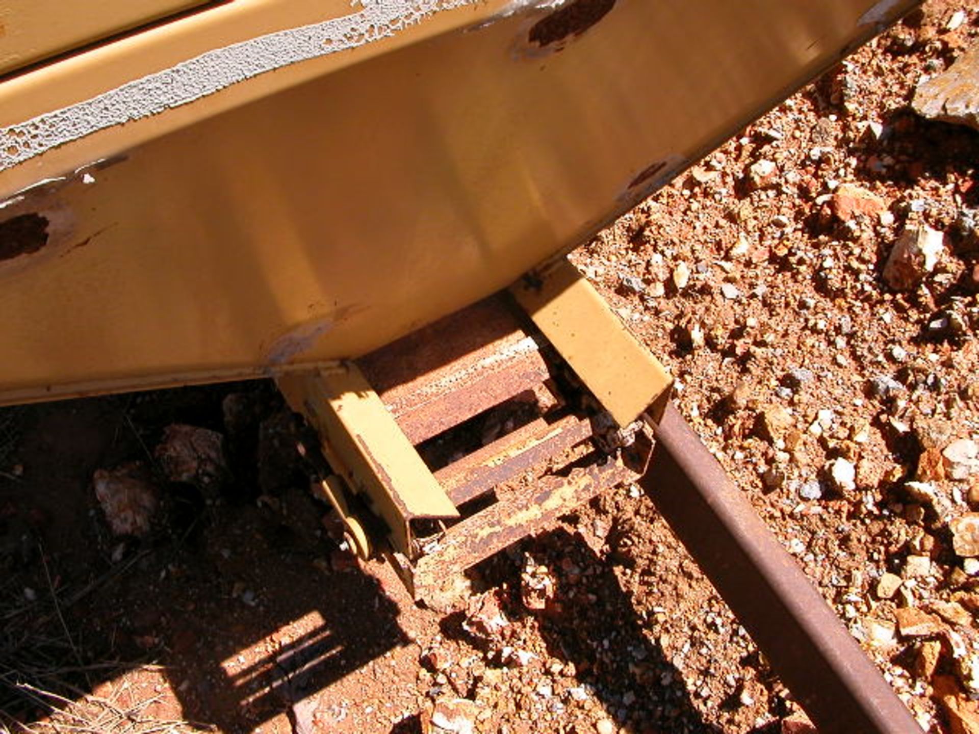 Hi-Way Yellow Gravel Spreader Bed in Average Conditions #1 of 2 - Image 2 of 4