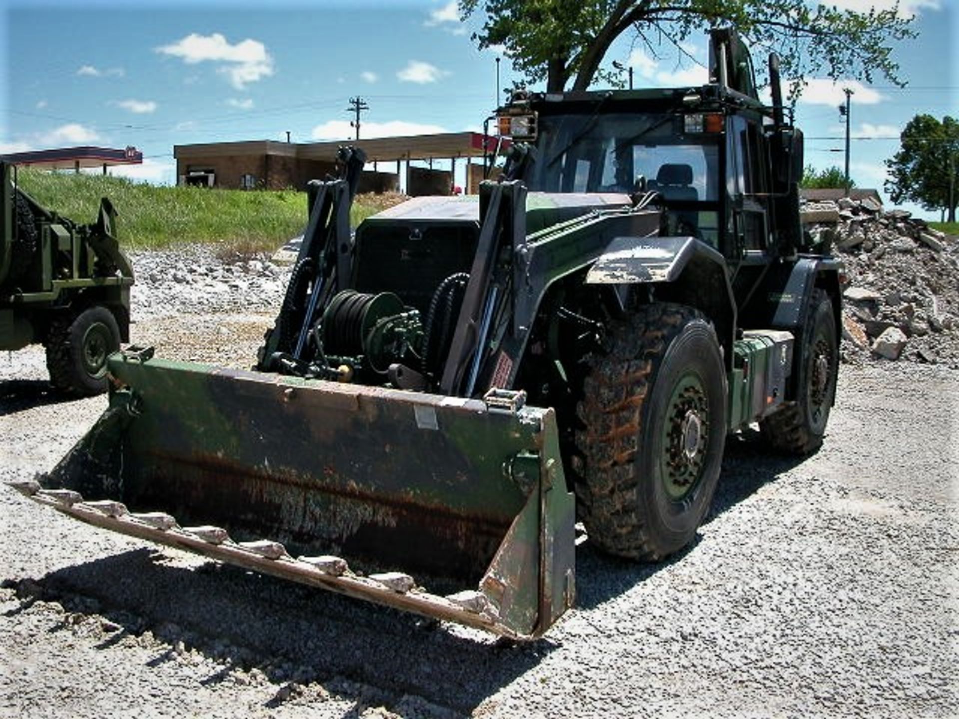 IHMEE - Military High Mobility Engineering Vehicle/Excavator - (3124 Miles) - Excellent Condition! - Image 4 of 16