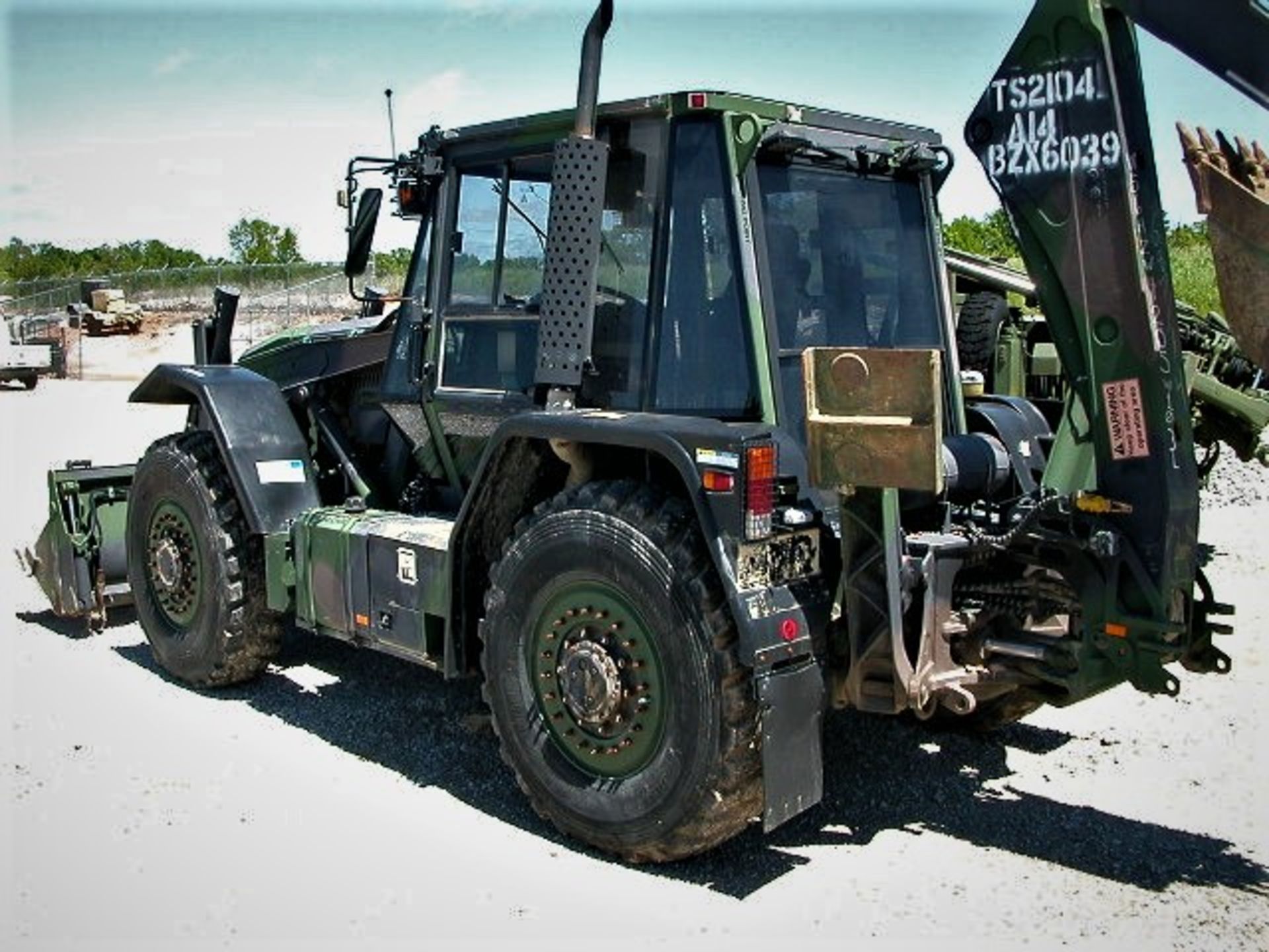 IHMEE - Military High Mobility Engineering Vehicle/Excavator - (3124 Miles) - Excellent Condition! - Image 2 of 16