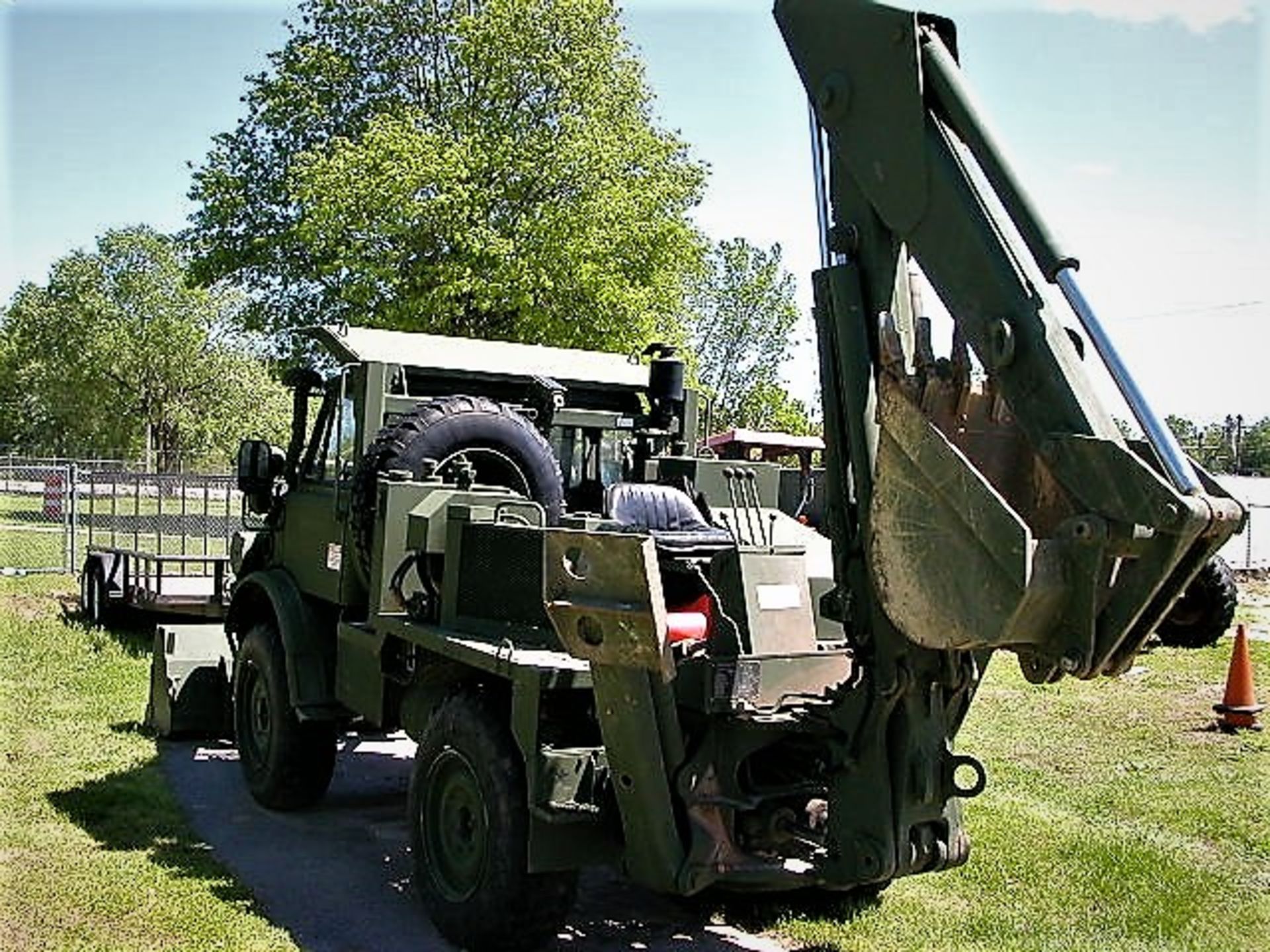 Freightliner FLU419 - Unimog Small Emplacement Excavator #2 of 2 - (224 Miles) - Excellent Condition - Image 3 of 16