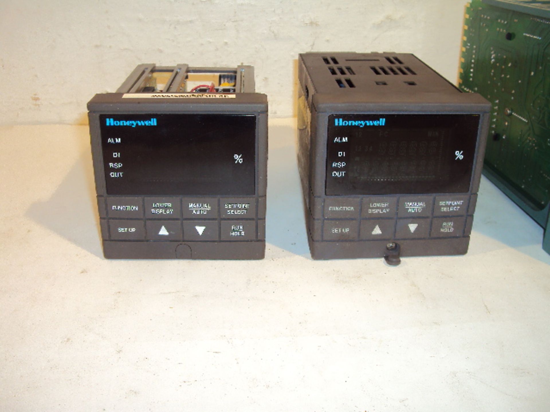 (4) Assorted Honeywell Temperature Controllers - Bild 2 aus 7