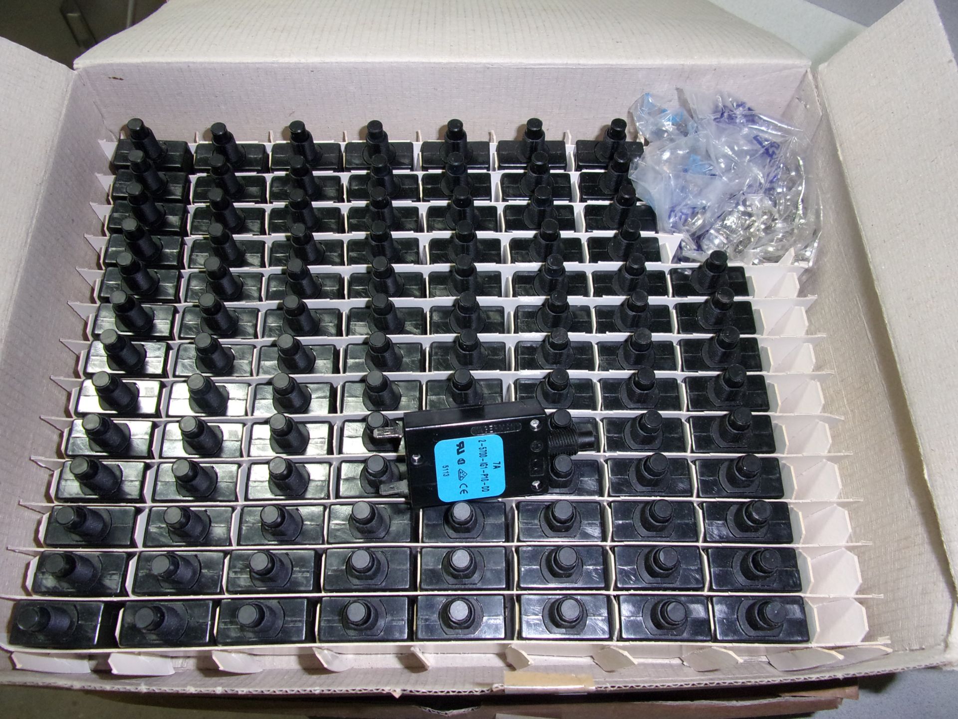 (2) BOXES OF ETA CIRCUIT BREAKERS, QUANTITY AS SHOWN IN PICTURES - Image 3 of 4
