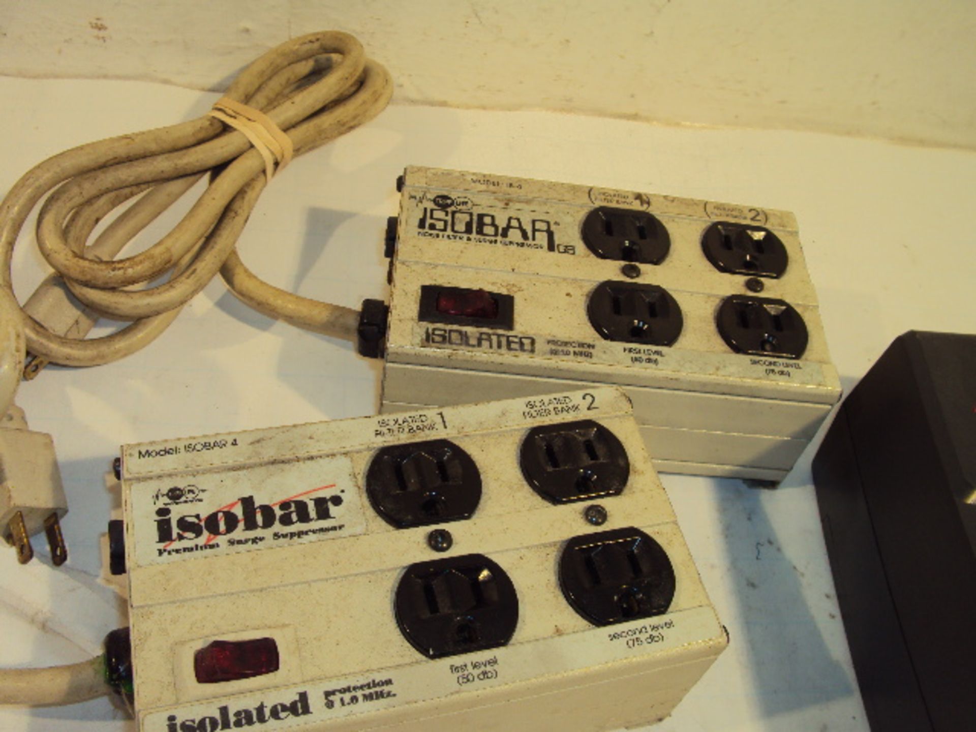 (2) Isobar Surge Protectors and (1) APC BE550R Battery Backup as a lot - Image 2 of 5