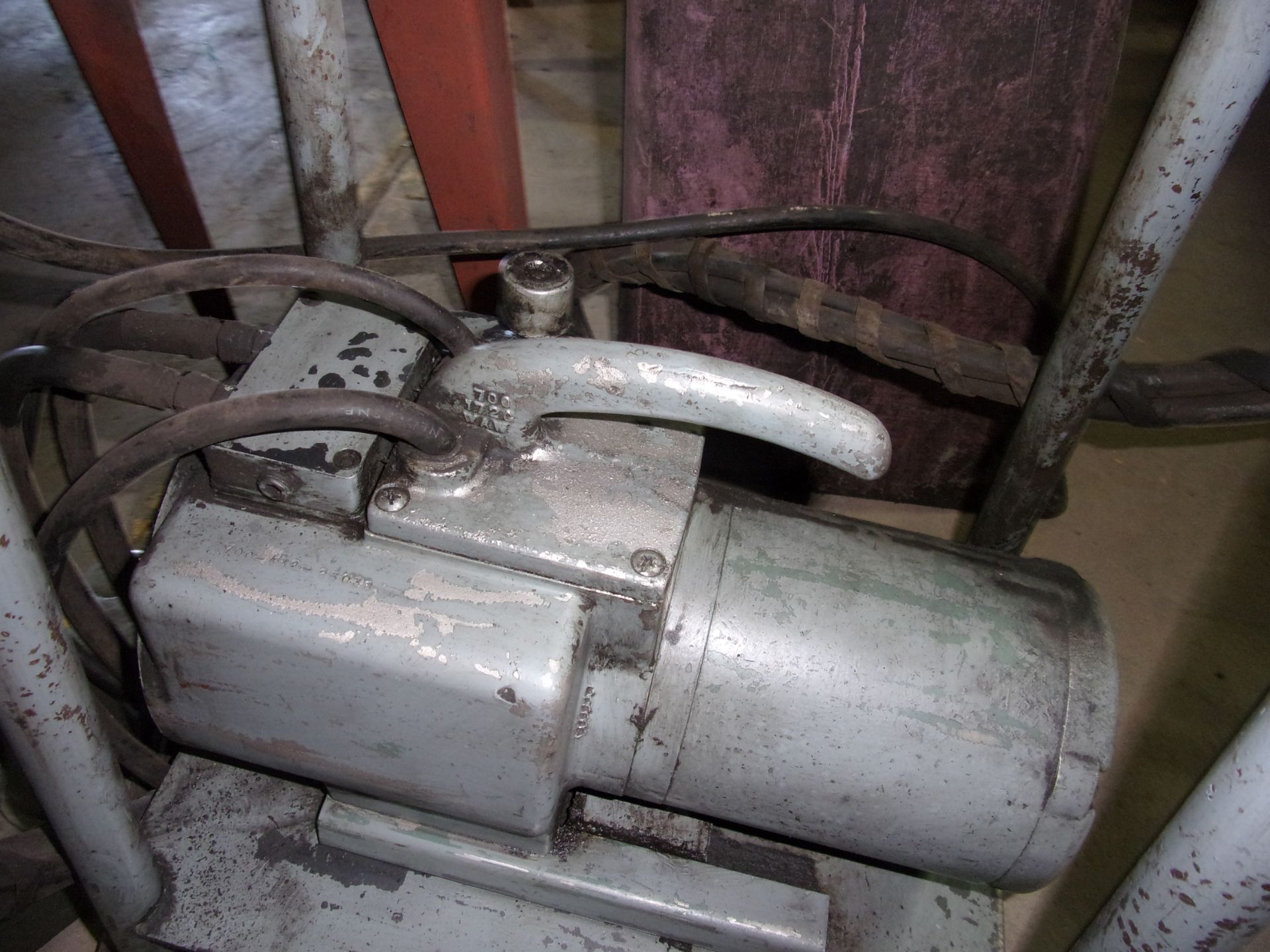 HYDRAULIC C FRAME PUNCH W/ PUMP ON STAND - Image 3 of 5
