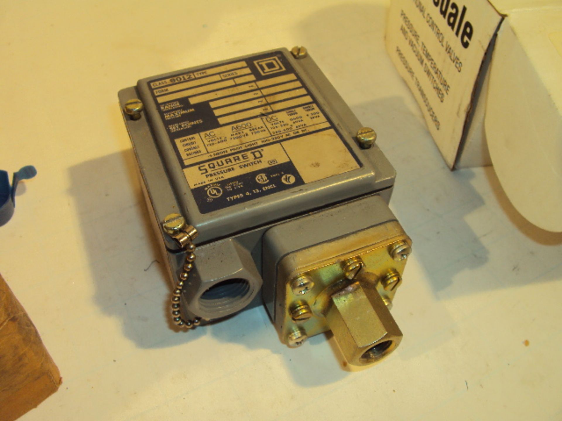 (3) Assorted Pressure Switches Square D & Barksdale - Image 4 of 7