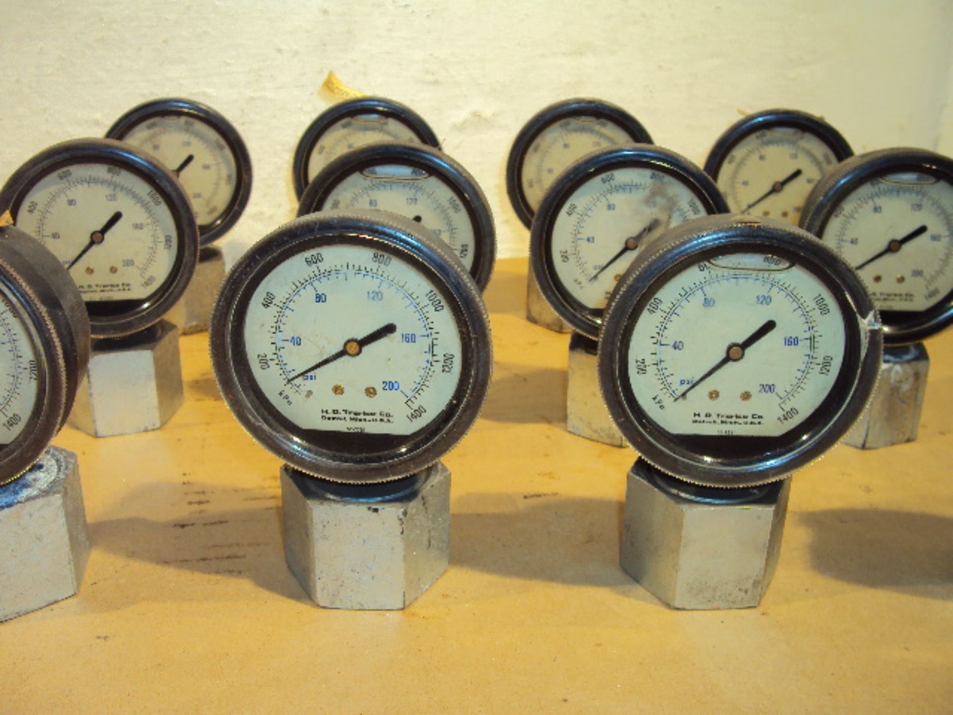 (12) Trerice 52-2251 Oil Filled 0-200 PSI Gages - Image 2 of 4