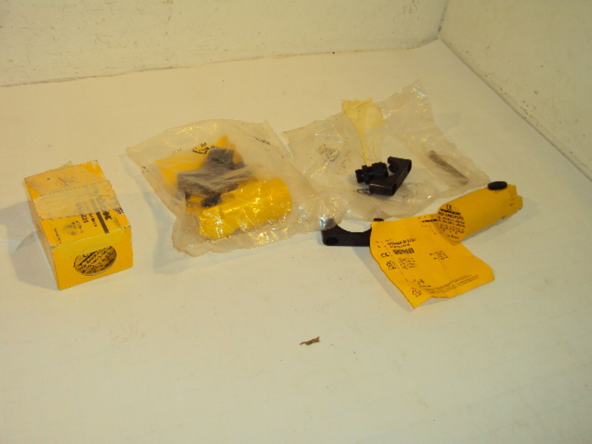 (3) Turck NI20-K40SR-FZ3X2 Proximity Sensors