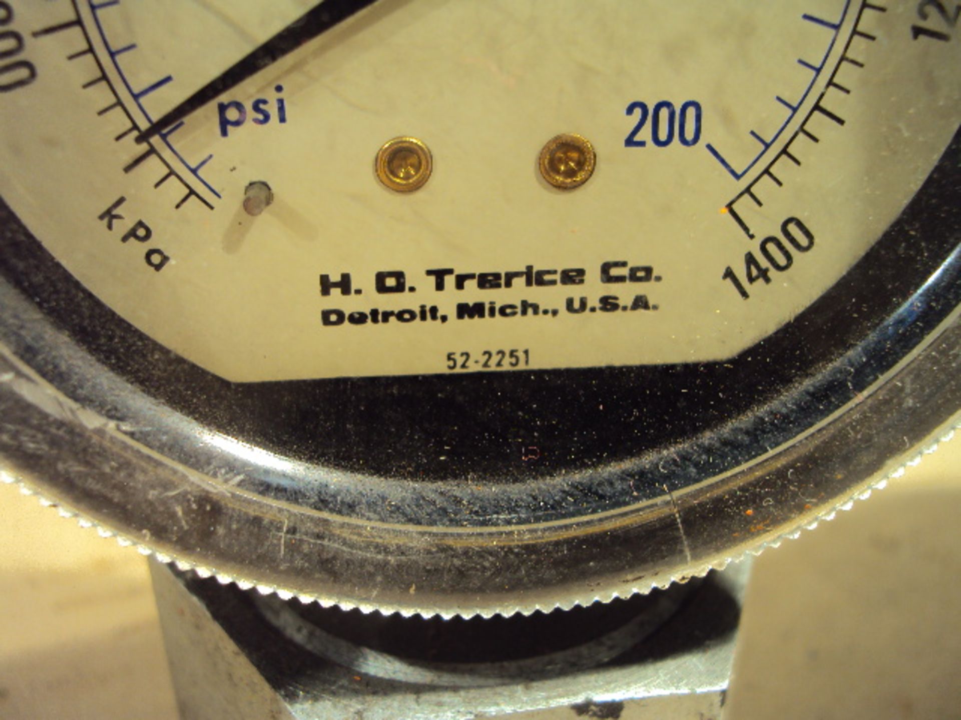 (12) Trerice 52-2251 Oil Filled 0-200 PSI Gages - Image 4 of 4