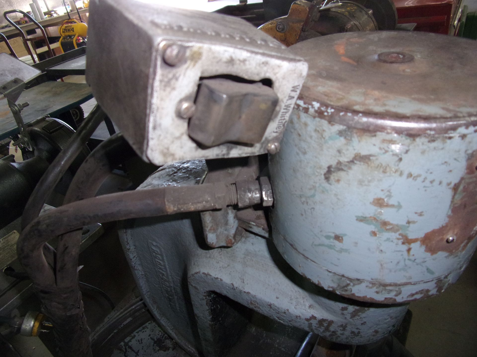 HYDRAULIC C FRAME PUNCH W/ PUMP ON STAND - Image 5 of 5