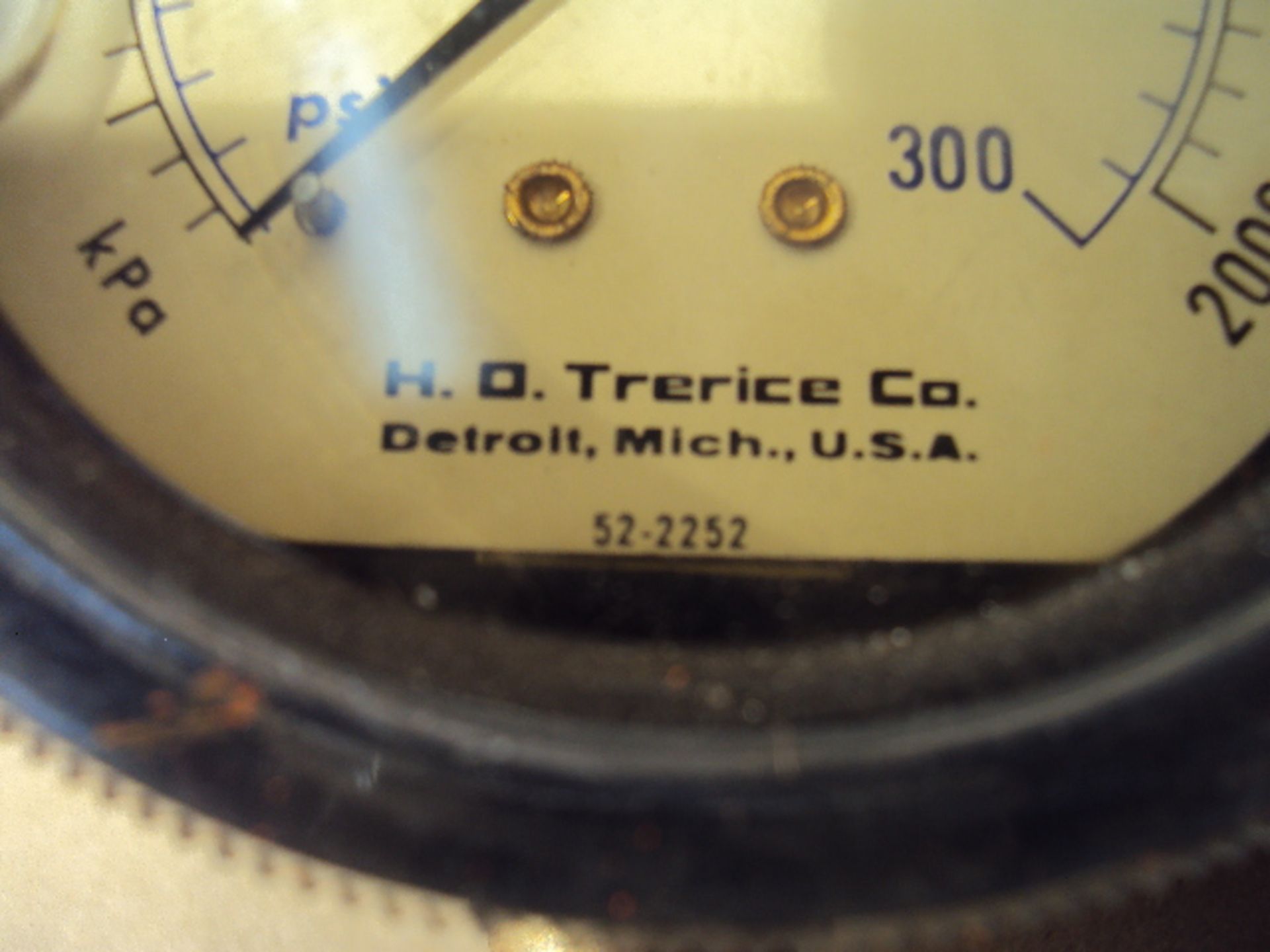 (18) Trerice 52-2252 Oil Filled 0-300 PSI Gages - Image 4 of 4