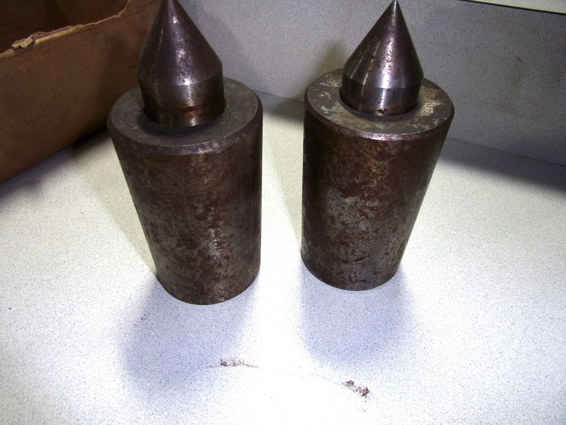 LOT OF (2) #5 MORSE TAPER DEAD CENTERS IN HOLDERS, (2) #5 MORSE TAPER CARBIDE TIPPED DEAD CENTERS - Image 3 of 3