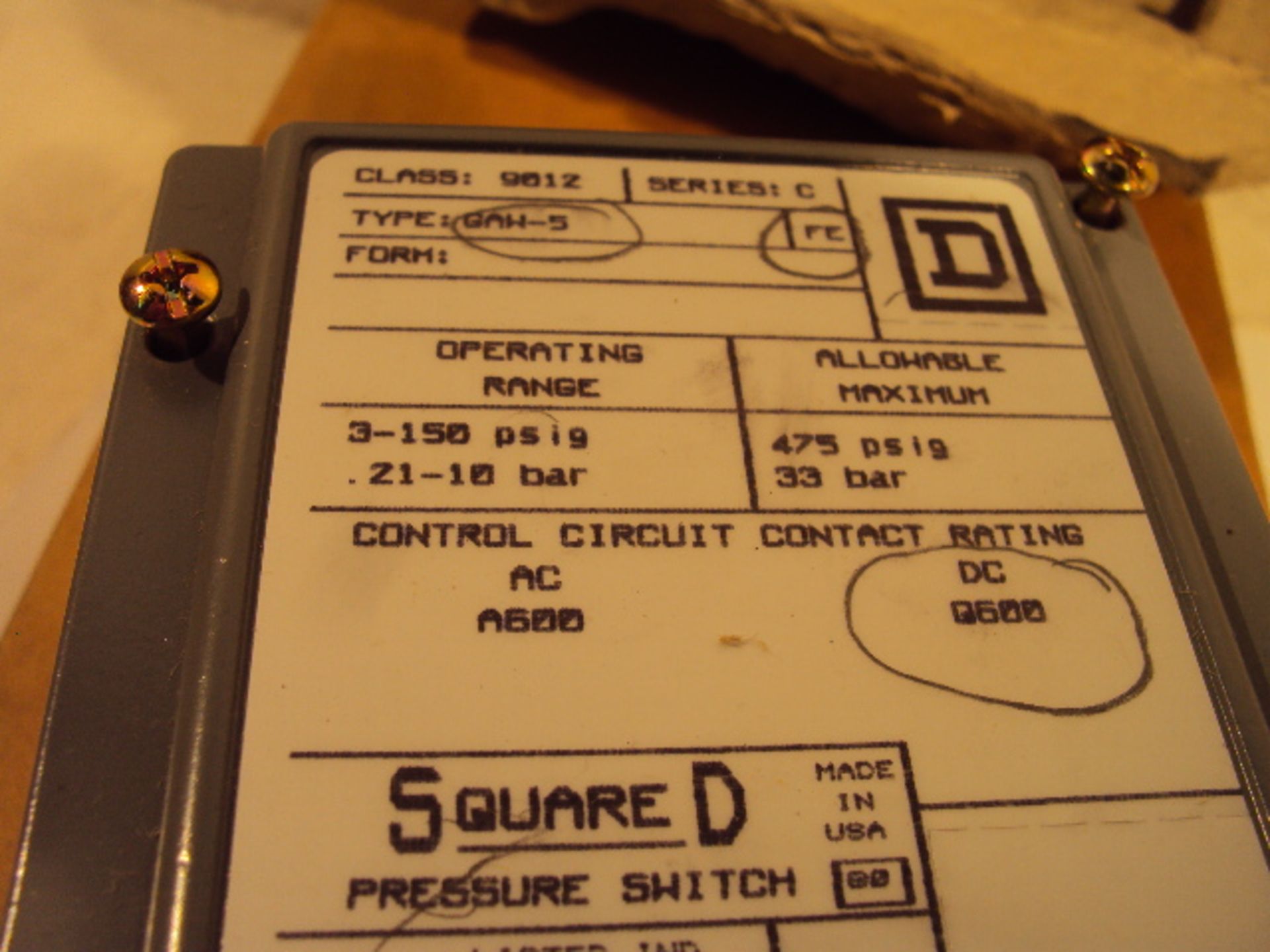 (3) Assorted Pressure Switches Square D & Barksdale - Image 3 of 7