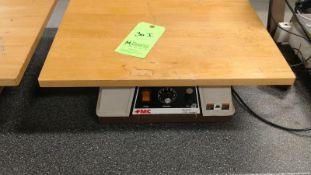 Syntron FMC J-50 Jogger Table, 22" x 17" top, S/N GPJG14567
