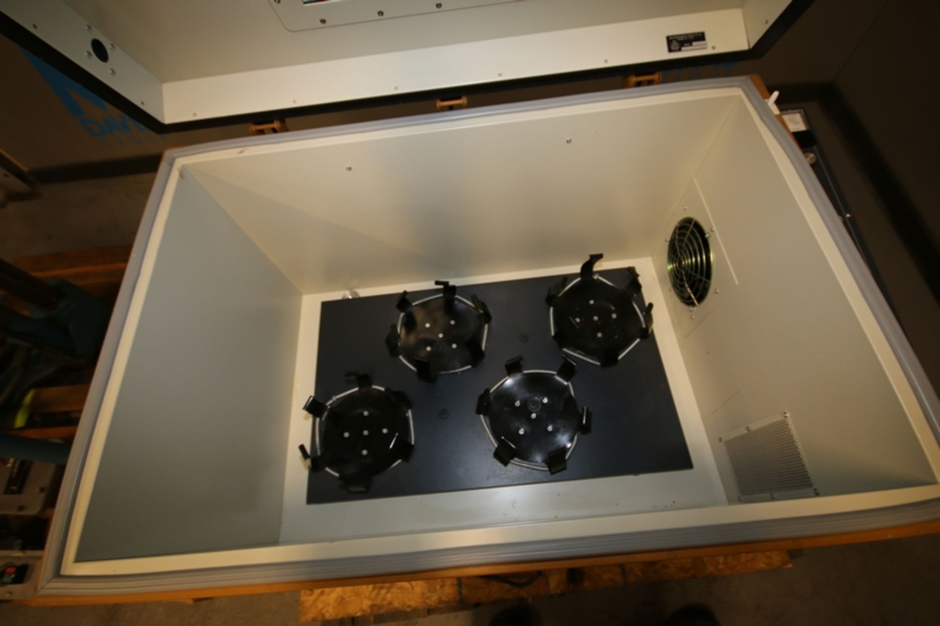 New Brunswick Scientific 4-Station Controlled Environment Incubator Shaker, Model G25R, S/N 583138 - Image 2 of 3