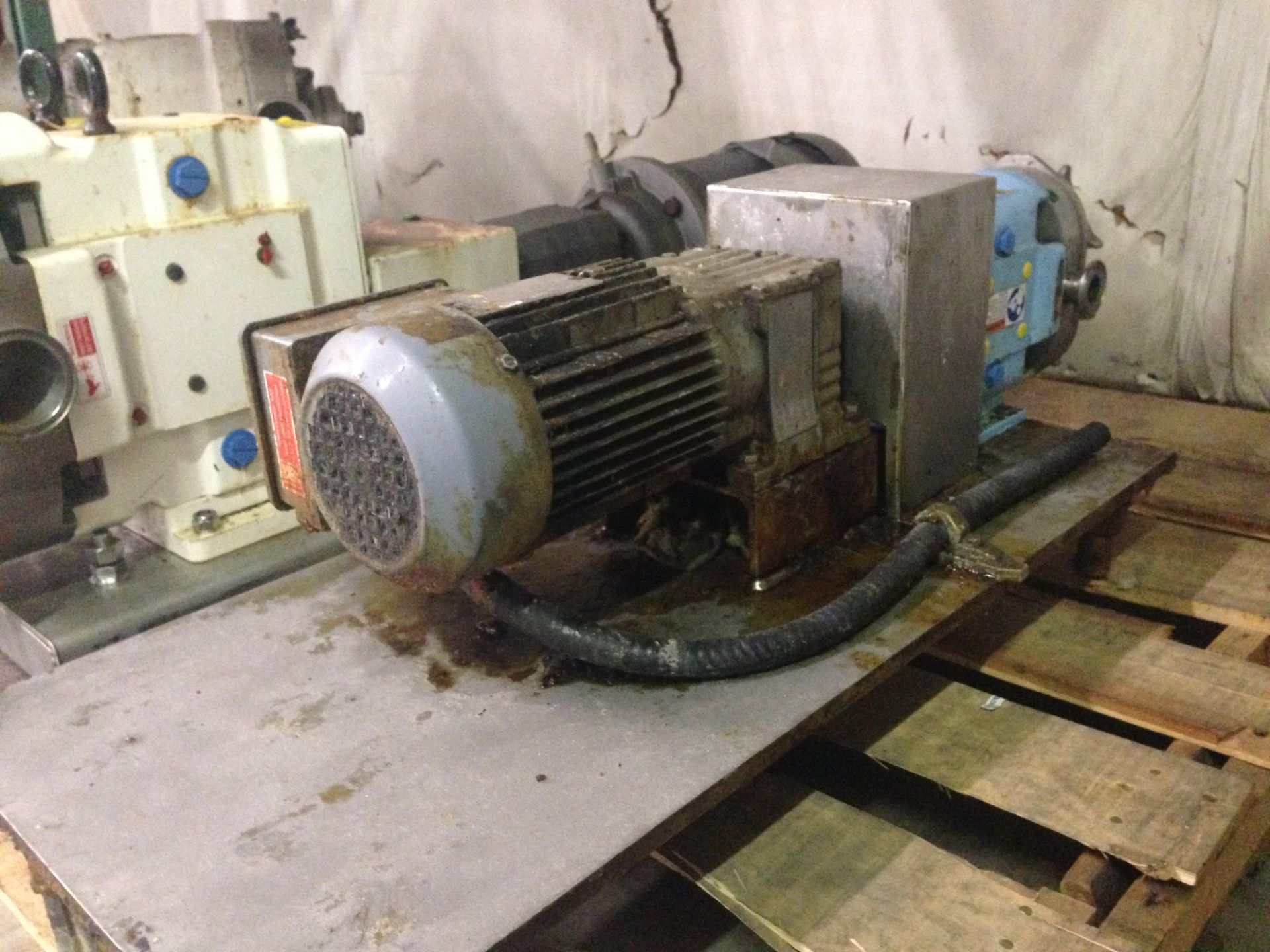 Waukesha Positive Displacement Pump 1HP .5in IN .5in OUT 330/575 Volts Model: 6U1 S/N: 159043 (