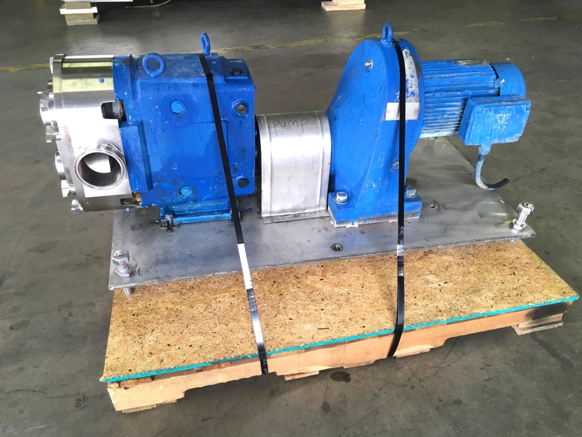 Waukesha Positive Displacement Pump Model: 220 Serial:411740-06 4.5in IN 4.5in OUTMounted on a