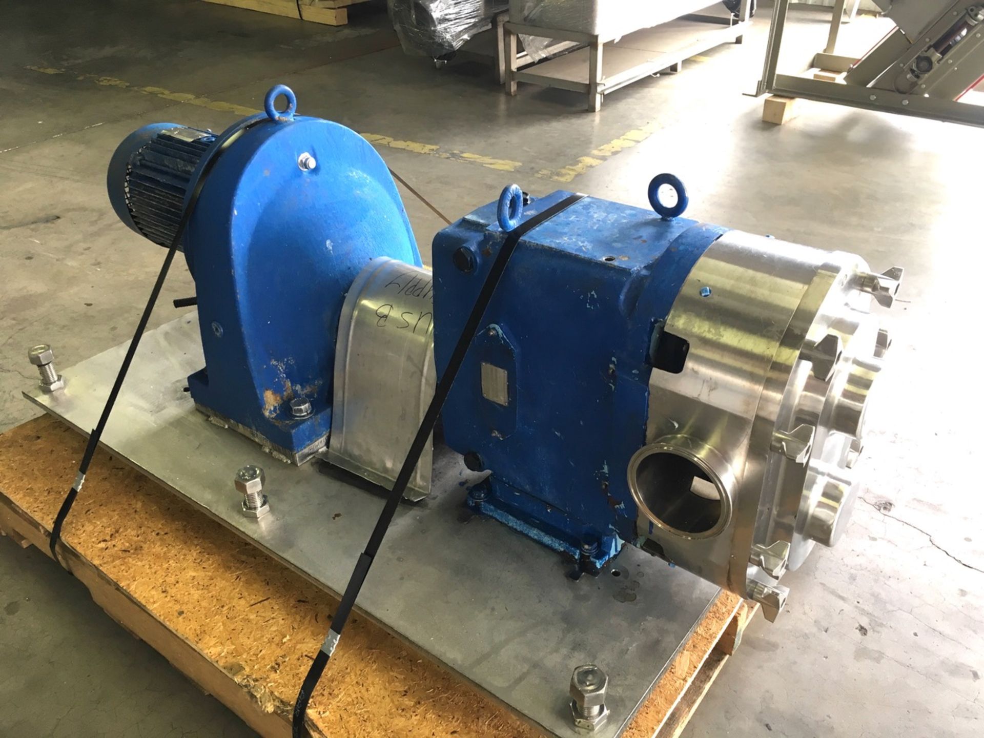 Waukesha Positive Displacement Pump Model: 220 Serial:411740-06 4.5in IN 4.5in OUTMounted on a - Image 2 of 5