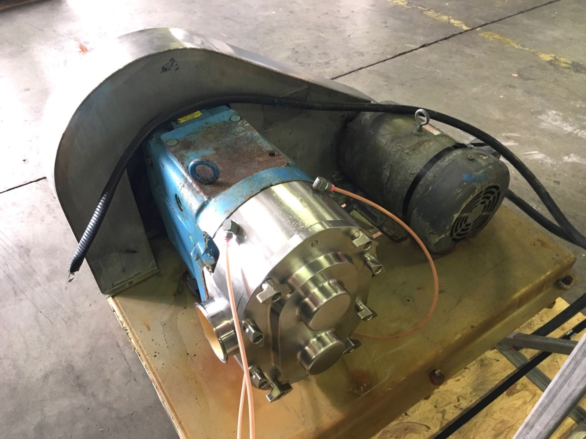 Waukesha Positive Displacement Pump Model: 220 Serial: 13220 SS 4.5in IN 4.5in OUTMounted to - Image 3 of 6