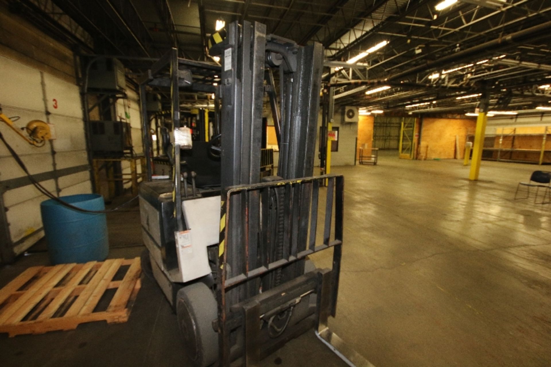 Explosion Proof 3,700 lb. Electric Forklift, M/N 40FCTT-88, S/N 8A107432, with 36 V Battery, 3-Stage - Image 5 of 6