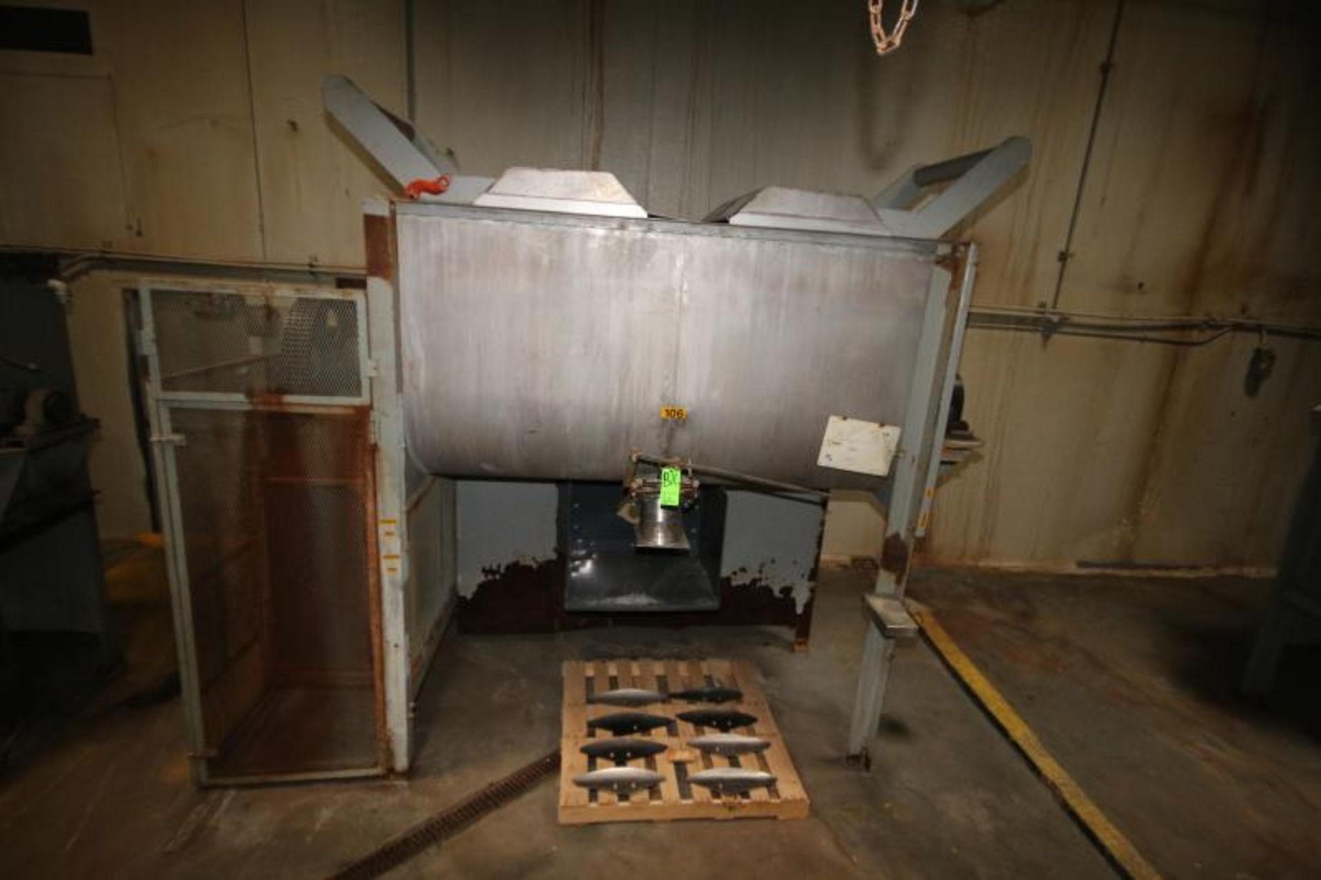 Aprox. 4,000 lb. S/S Paddle Mixer, with 50 hp Drive, 9" Dia. Discharge Outlet, Mix Chamber - Image 2 of 9