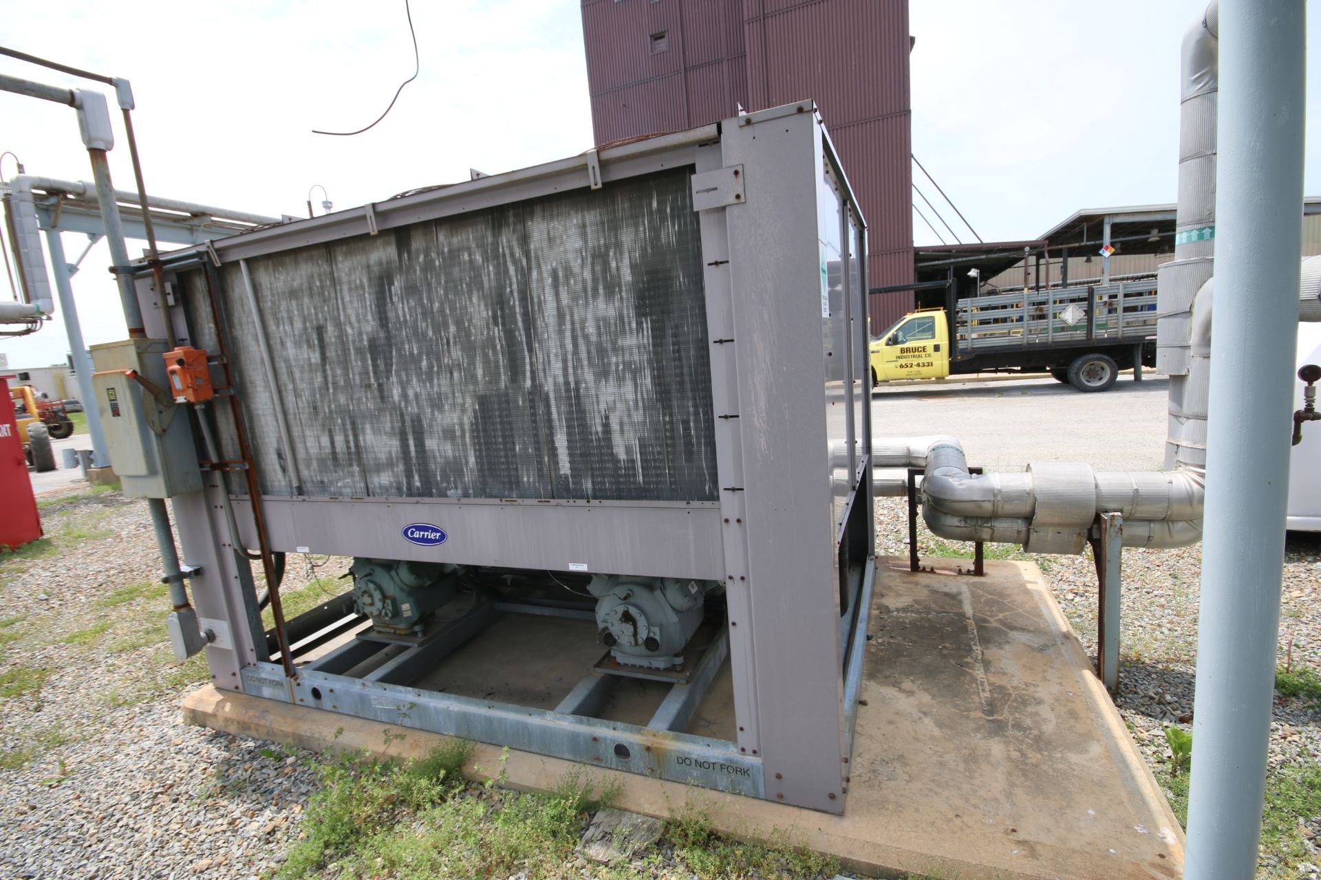 Carrier 4-Fan Chiller, Model 30GTN060-620KA, S/N 8700F14810 with (2) Onboard Freon Compressors, - Image 2 of 4