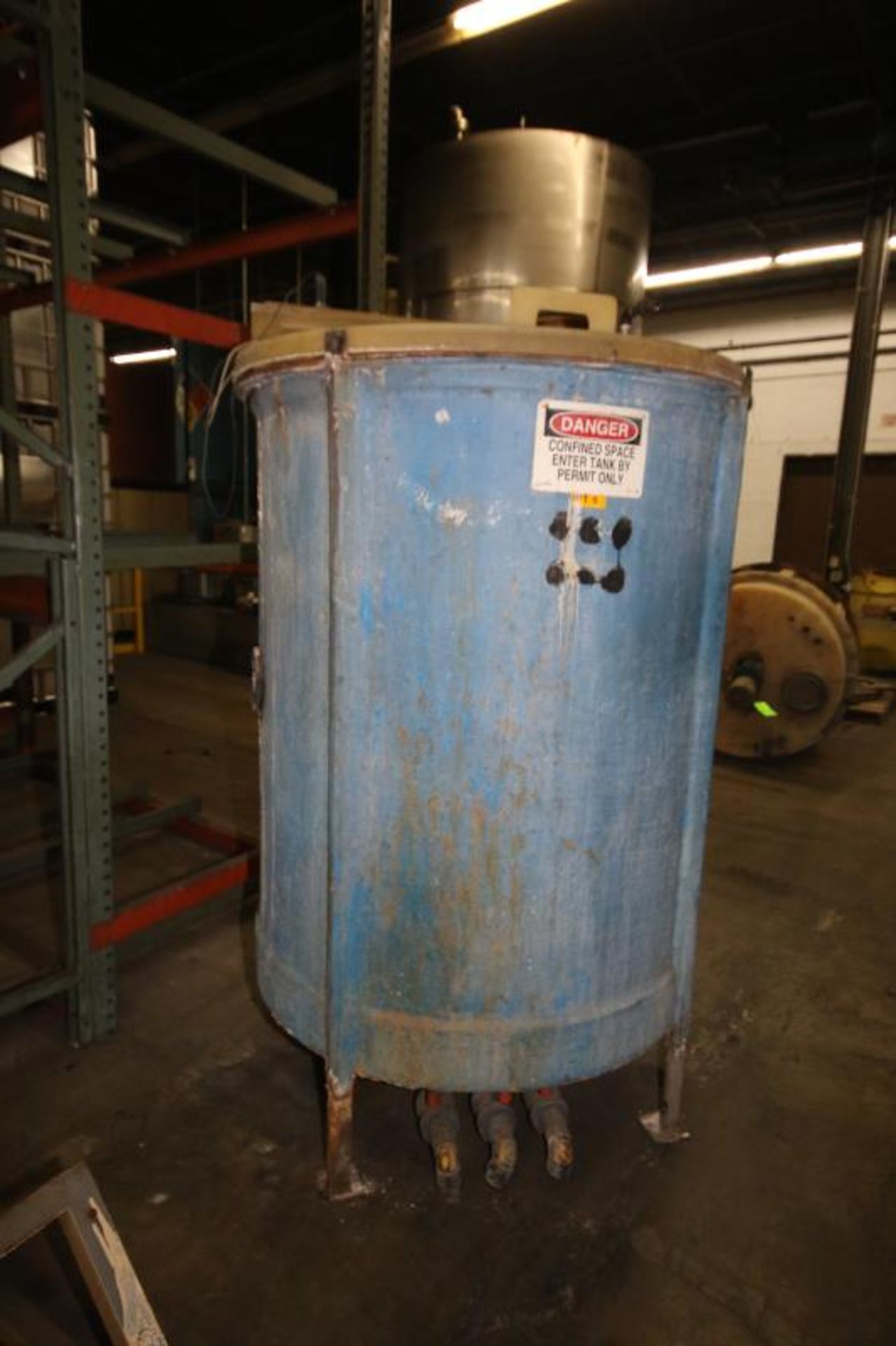 Aprox. 650 Gal. Vertical Poly Tank, Mounted on Steel Legs with Hinge Lid, LOCATED IN BRIDGEVIEW, - Image 3 of 3