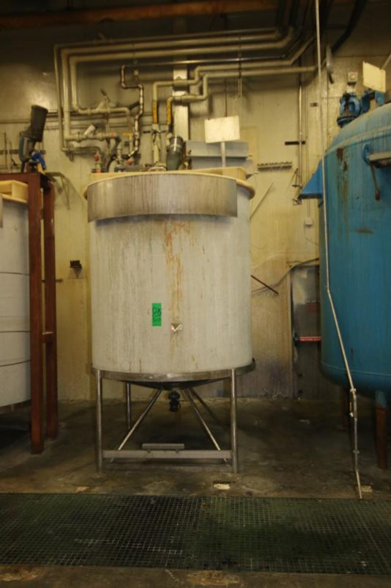 Aprox. 950 Gal. Vertical Poly Tank, with Aprox. 1 hp Agitator, Mounted on S/S Legs, LOCATED IN