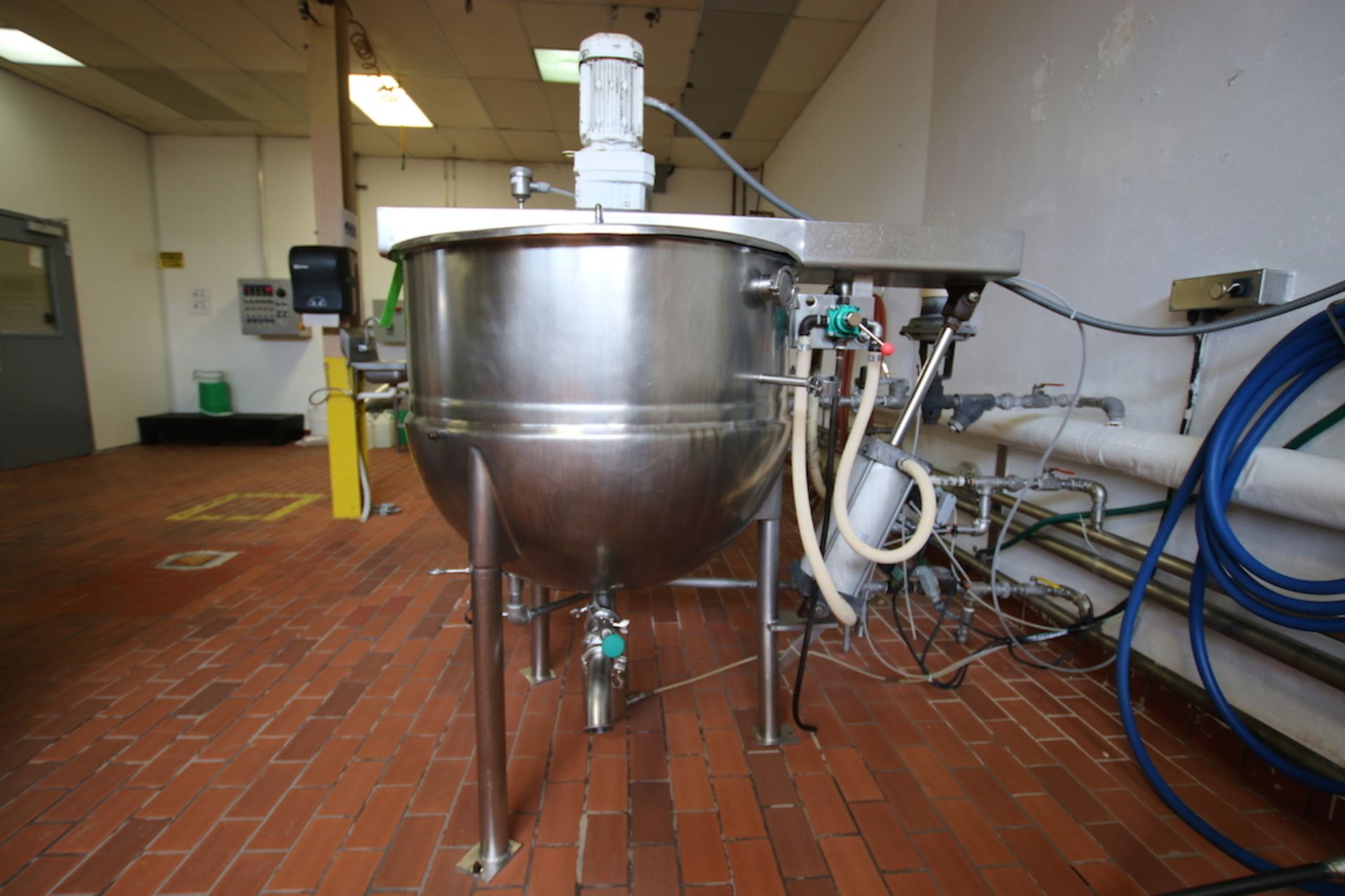 Lee 140 Gal. S/S Kettle with Sweep/Scrape Agitation, M/N 100D7T, S/N 1699A2, Hinged Lid, S/S Legs, - Image 5 of 9