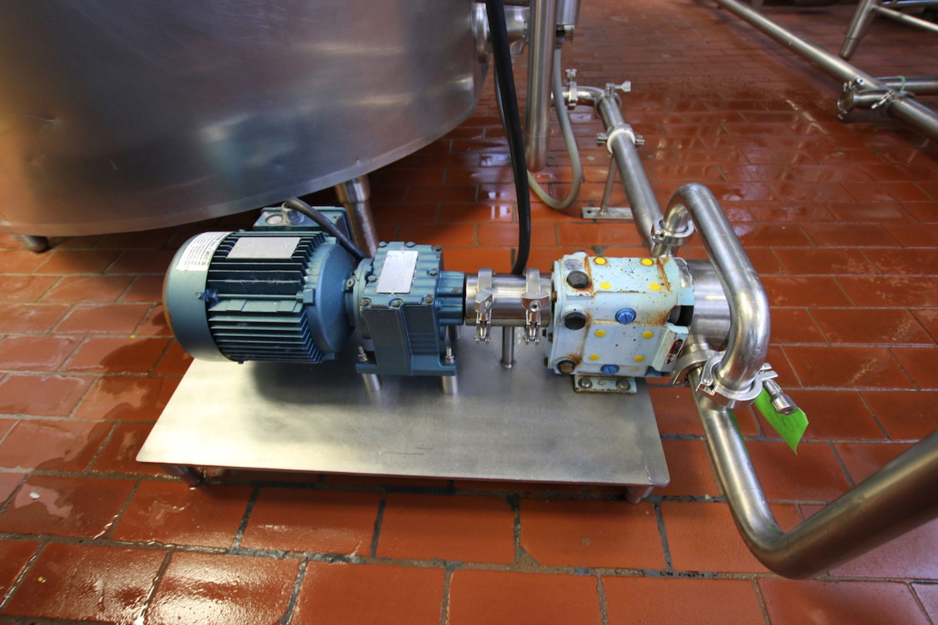 WCB 1-1/2 HP Positive Displacement Pump, Model 018 / U2, S/N 10000041561 1740 RPM, 208/360 V, - Bild 2 aus 4