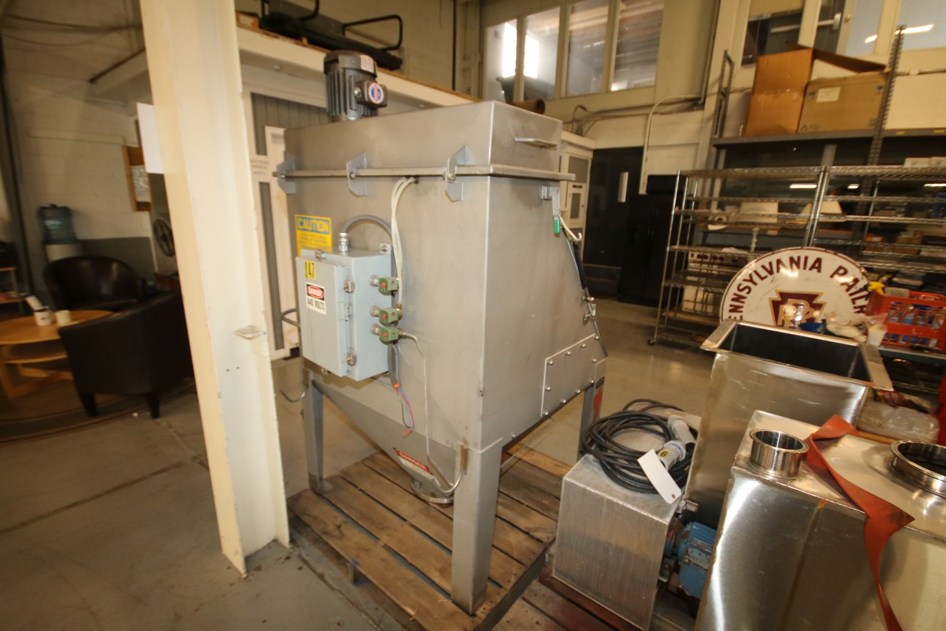 American Process Systems 2-Compartment Bag Dump/Filter Station, Model FBD, S/N 2083 with Dump Area - Image 5 of 8
