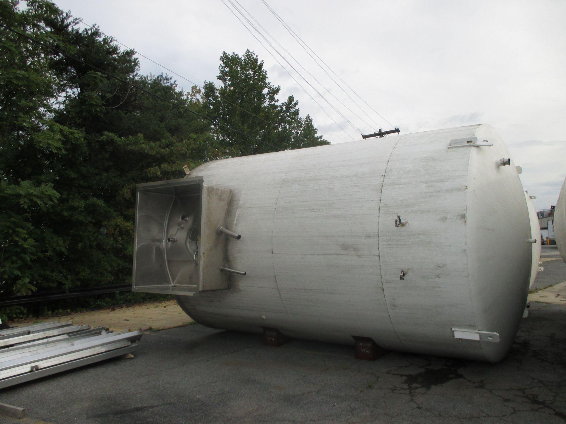 APV/Crepaco 8,000 gal. Insulated and Refrigerated Silo, 48 Sq. Ft. Heat Transfer Surface, with S/S - Image 6 of 6