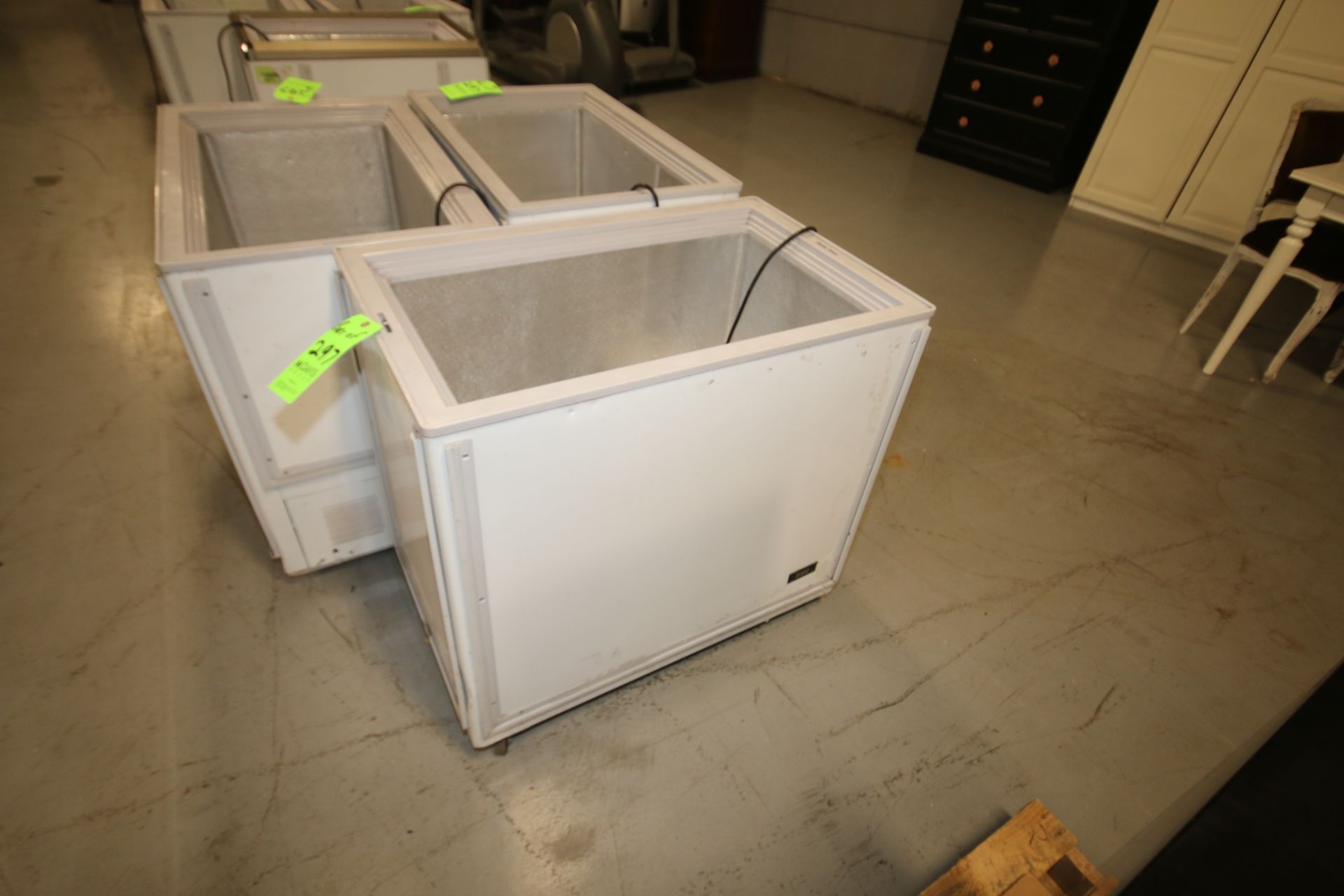 Reach-In Portable Freezers - Image 2 of 3