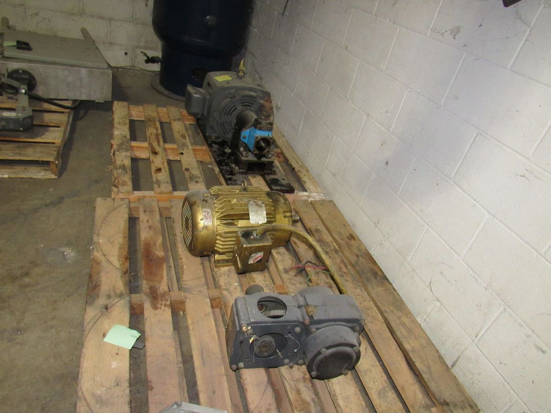 One lot two pieces, 10HP Motor and gear reducer (Rigging and loading fees included in the selling - Image 3 of 3