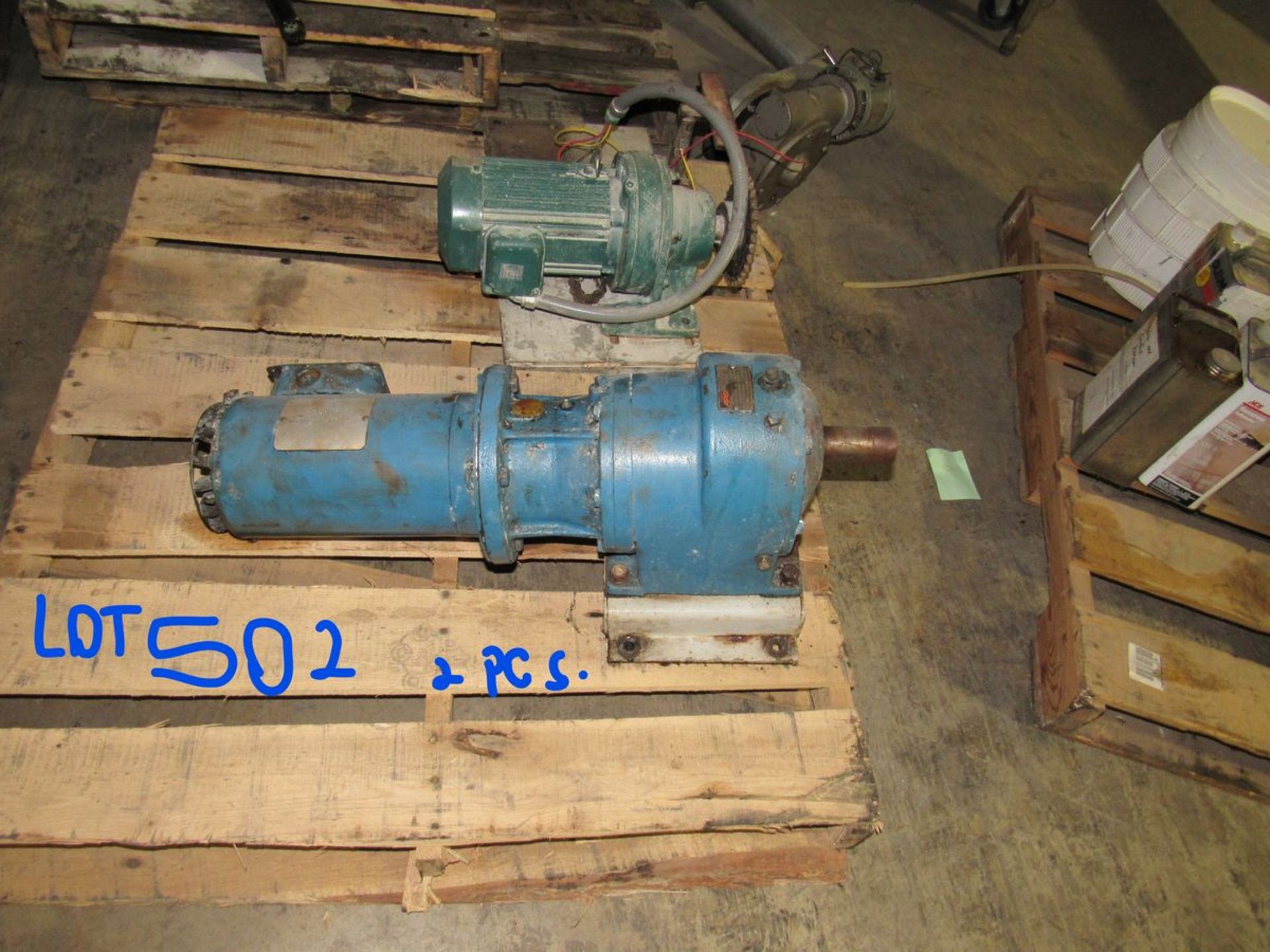 One lot - 2 pieces - Conveyor Control Drive with chain sprocket and Sumitomo SM-Cyclo gear drive 2HP