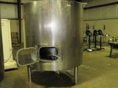 2500 Liter food grade stainless steel jacketed tank in great condition. Inside 5ft ft. dia and