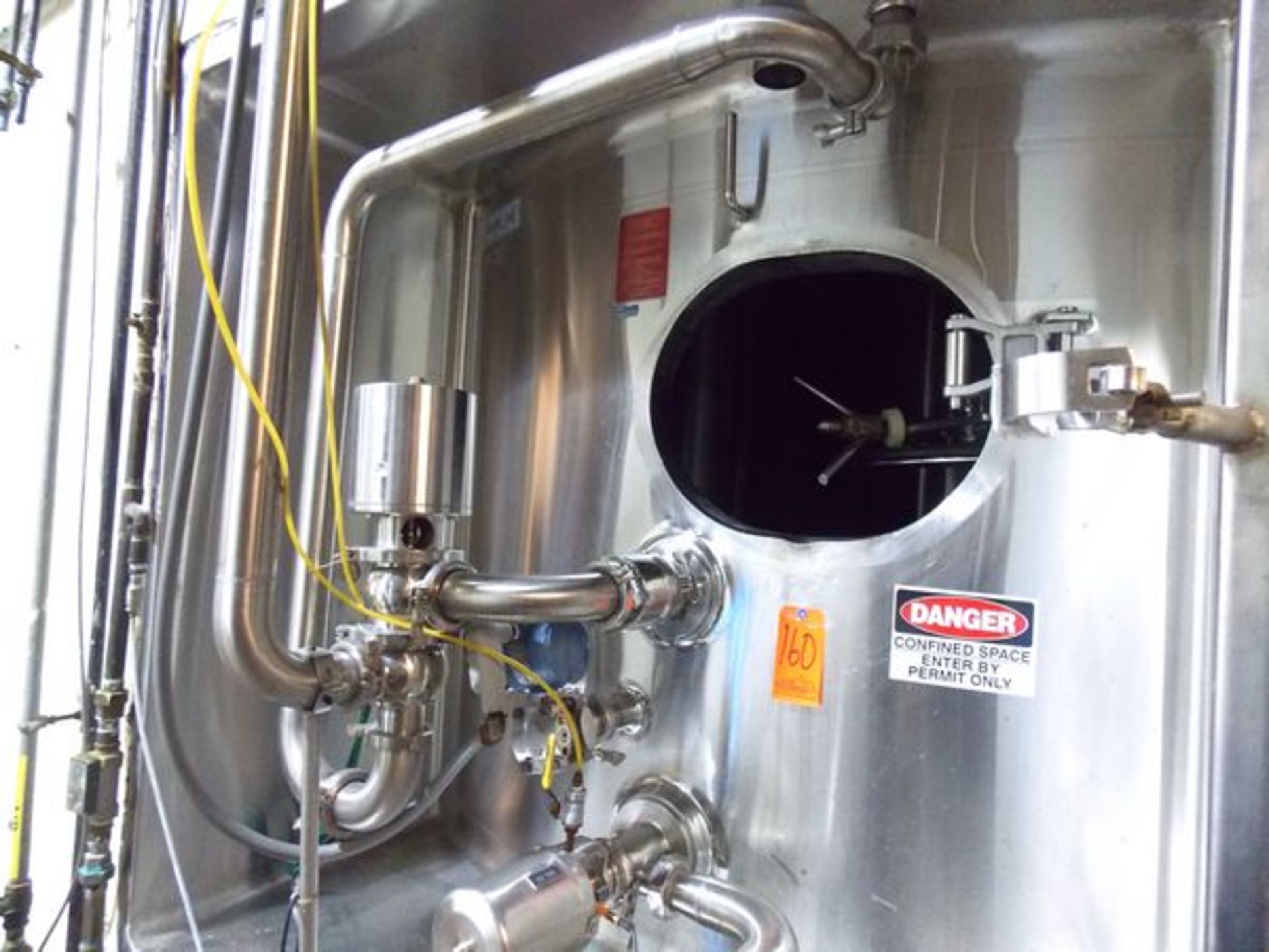 Dairy Craft 6,000 Gallon Stainless Vertical Silo with Agitator Serial: 77J3387 Stainless Steel - Image 6 of 9