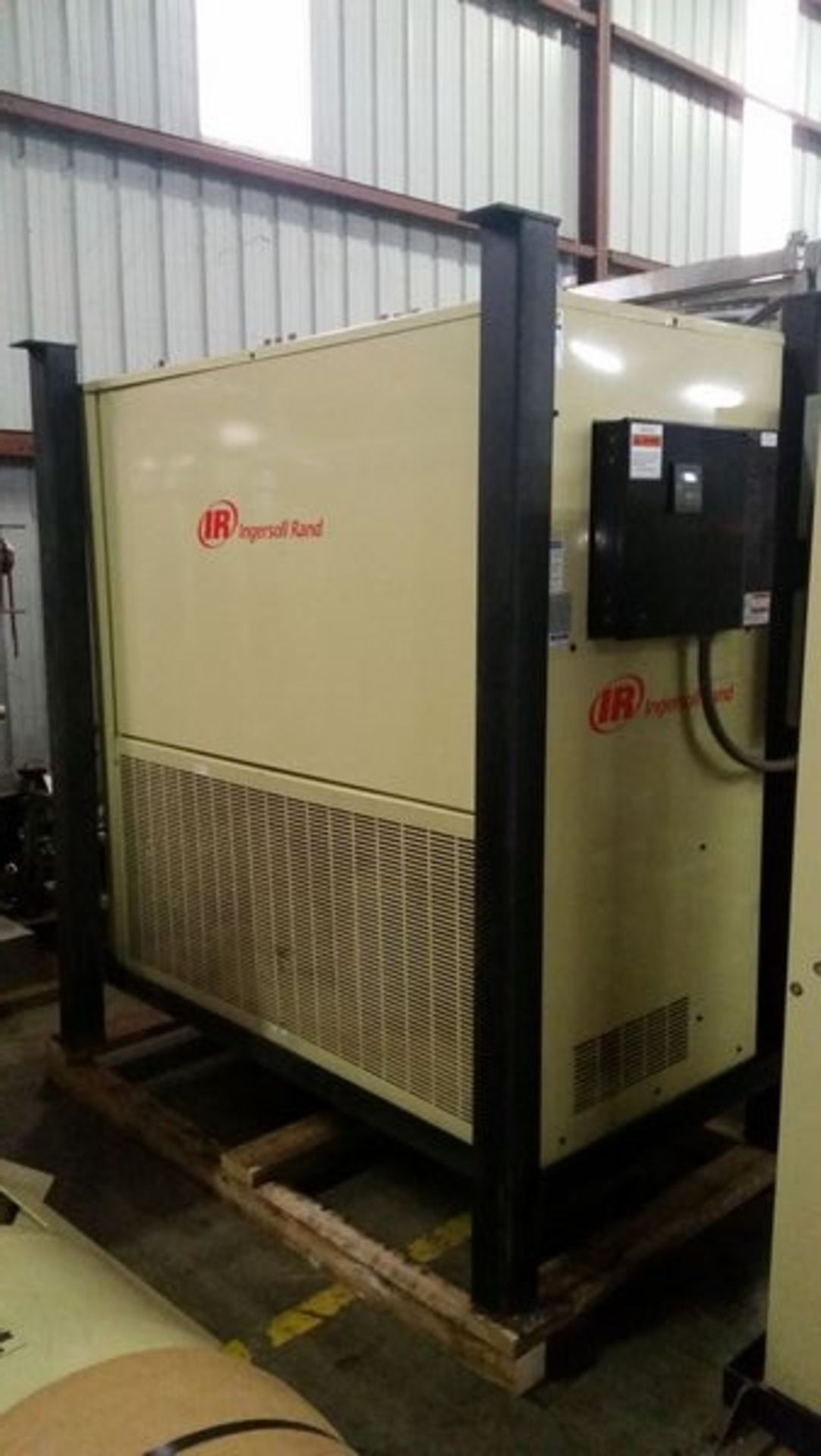 Ingersoll Rand 1700 CFM Air Dryer Model: D1700INA400 Serial: 337155 Last running at Food - Image 3 of 5