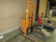 2000-lb capacity Rol-Lify Model M2520655 MD36, Serial No. 161933 battery operated with batteries (