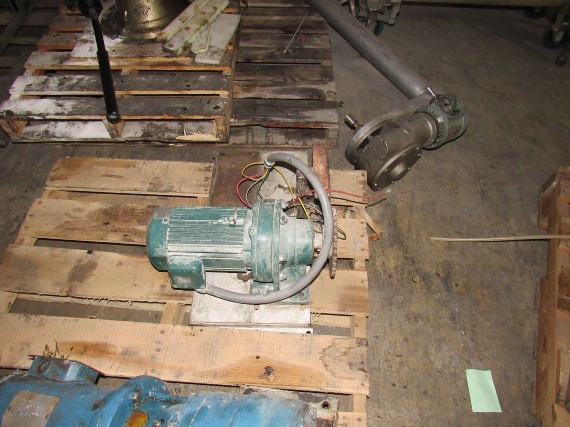 One lot - 2 pieces - Conveyor Control Drive with chain sprocket and Sumitomo SM-Cyclo gear drive 2HP - Image 5 of 8