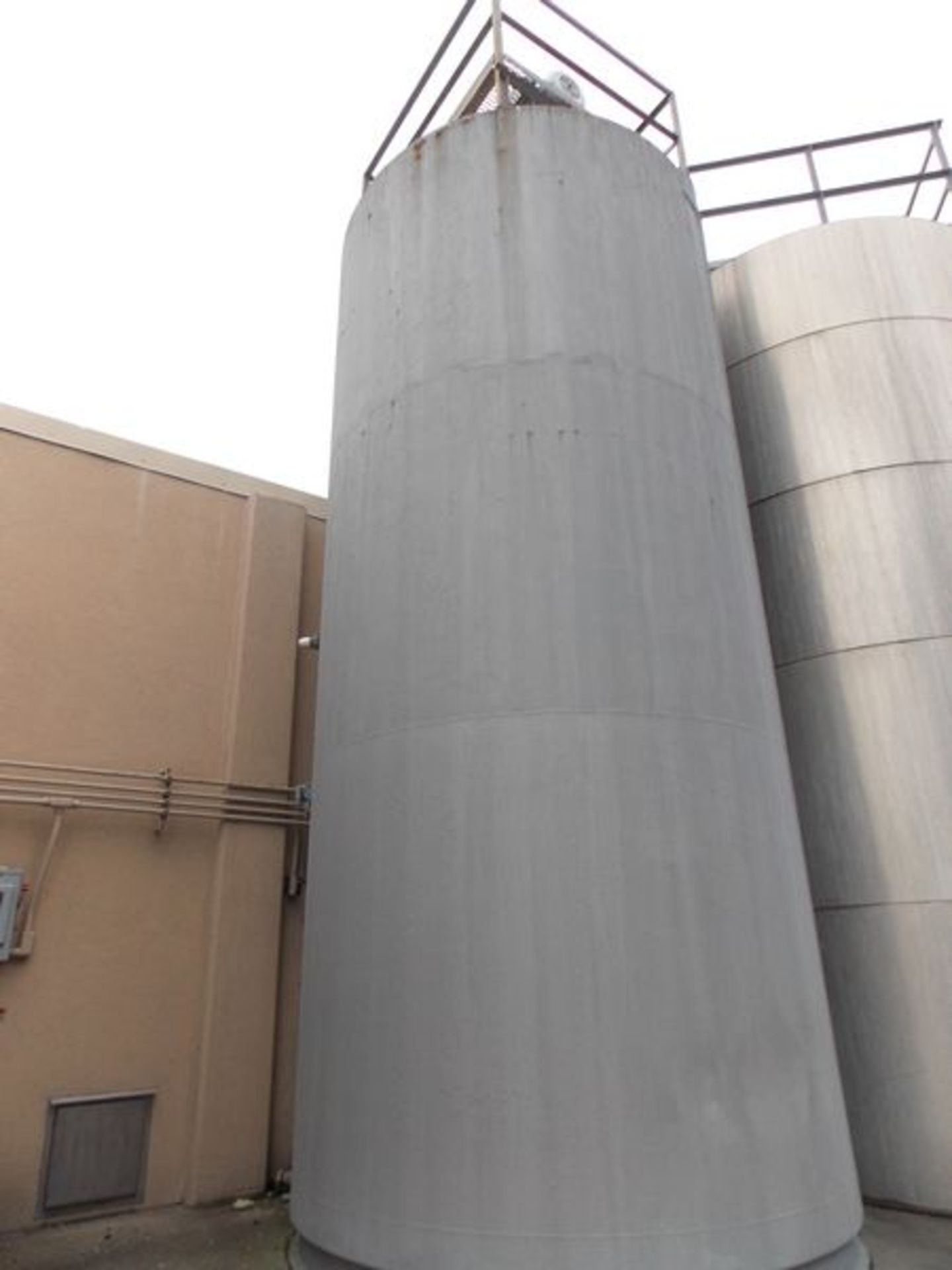 Dairy Craft 6,000 Gallon Stainless Vertical Silo with Agitator Serial: 77J3387 Stainless Steel - Image 2 of 9