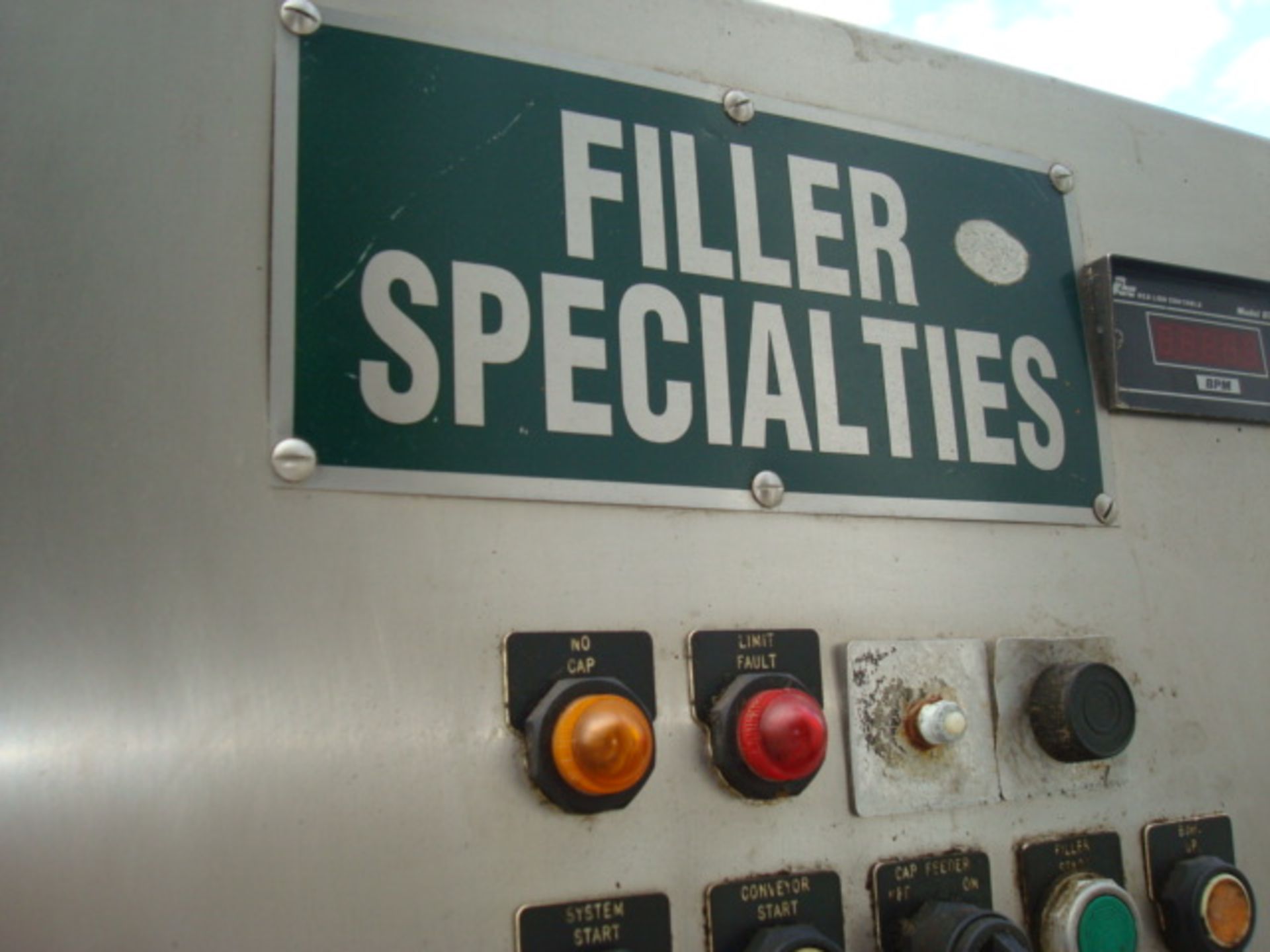 Filler Specialties Filler, Model # GWFS248R, S/N 18695, 24-valve filler / 8-head capper / 7-7/8" - Image 4 of 4