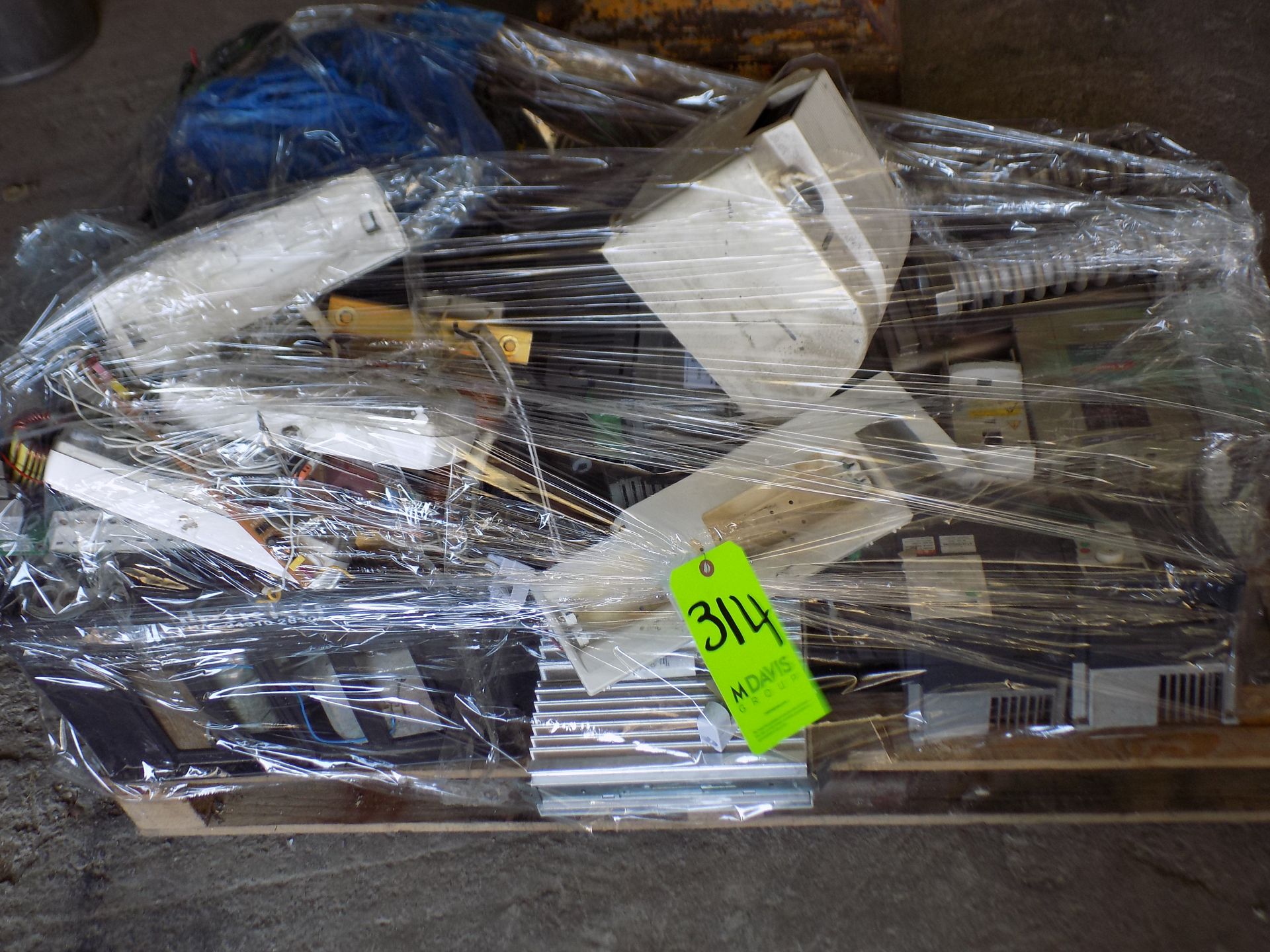 Assorted Electrical Equipment on (1) Pallet EUR 50.00 Euro Rigging & Loading Fee. Additional