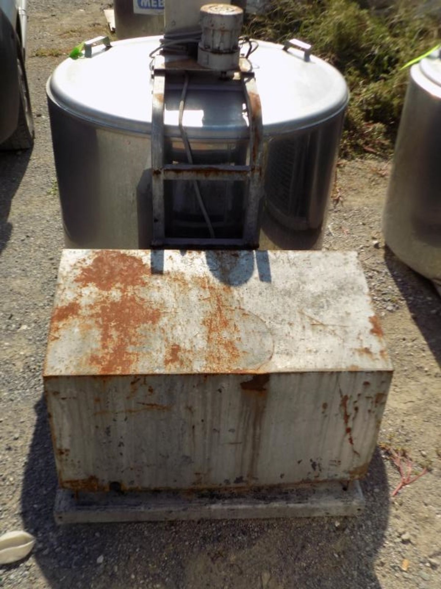 Japy Aprox. 320 L/85 Gal. Jacketed S/S Farm Tank with Hinged Lid, Twin Blade Prop, Motor with - Image 4 of 4