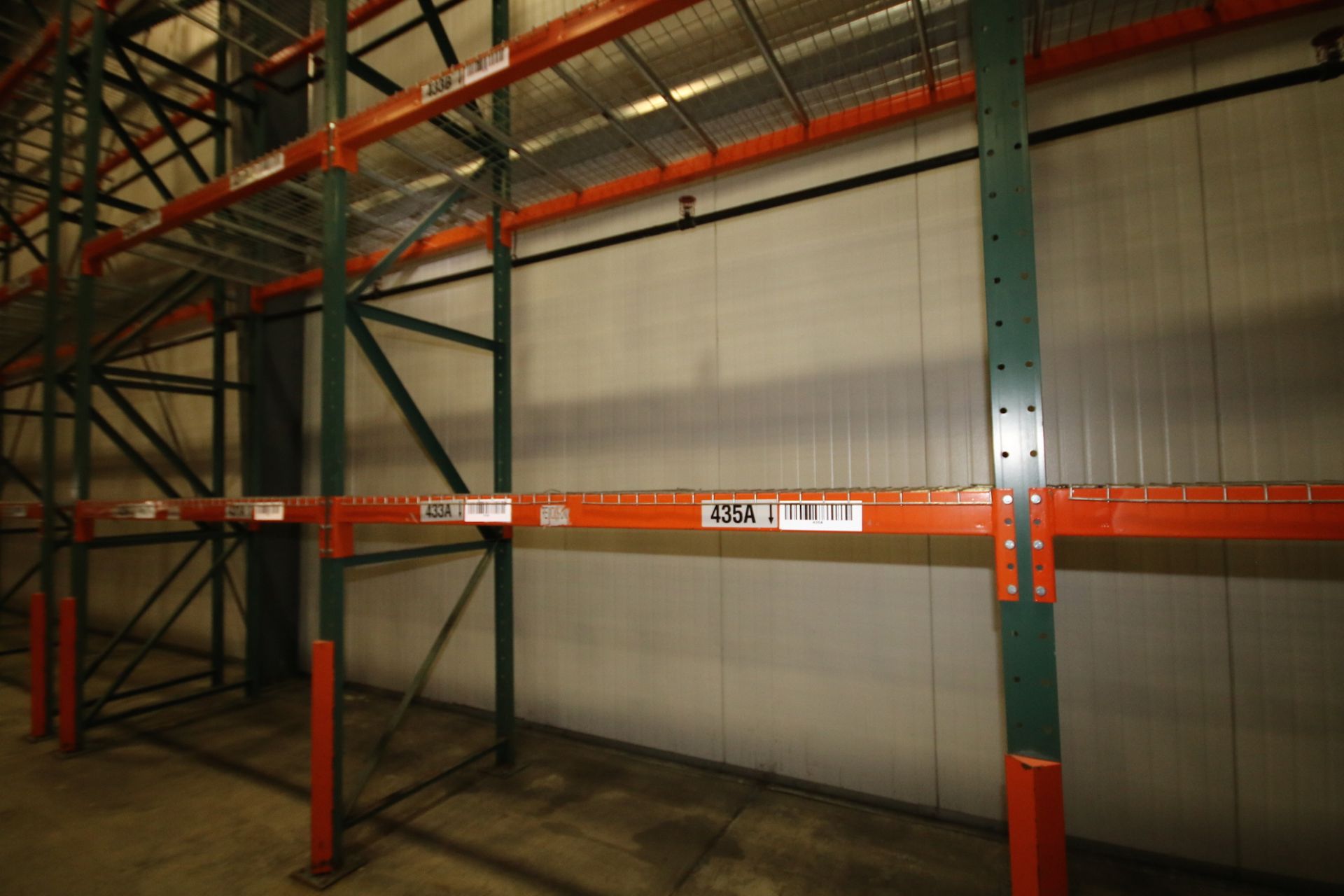 (54) Sect Pallet Racking, Bolt Type , 4" W Uprights, 8 ft L, Aprox 24 ft Uprights, with Cage B - Image 8 of 10